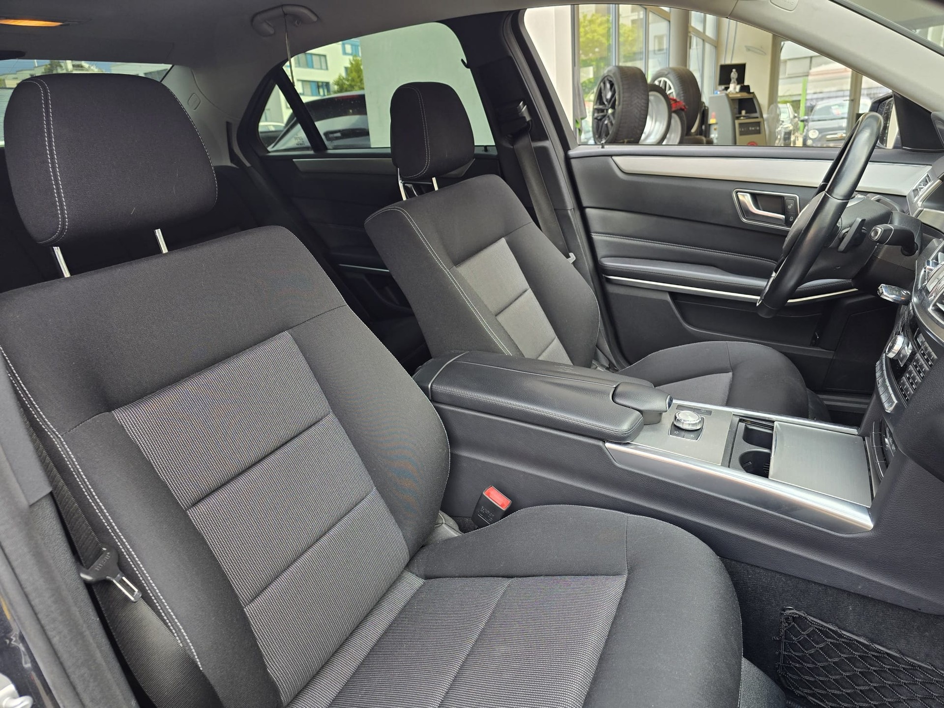MERCEDES-BENZ E 200 Avantgarde 7G-Tronic-image-15