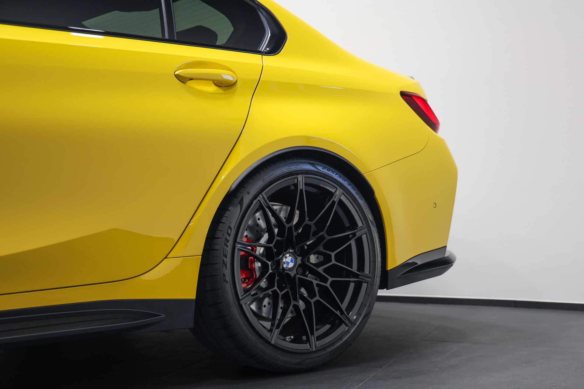 BMW M3 Competition M xDrive*Sonderlackierung Speed Gelb*BMW Werksgarantie bis 09.2028*-image-9