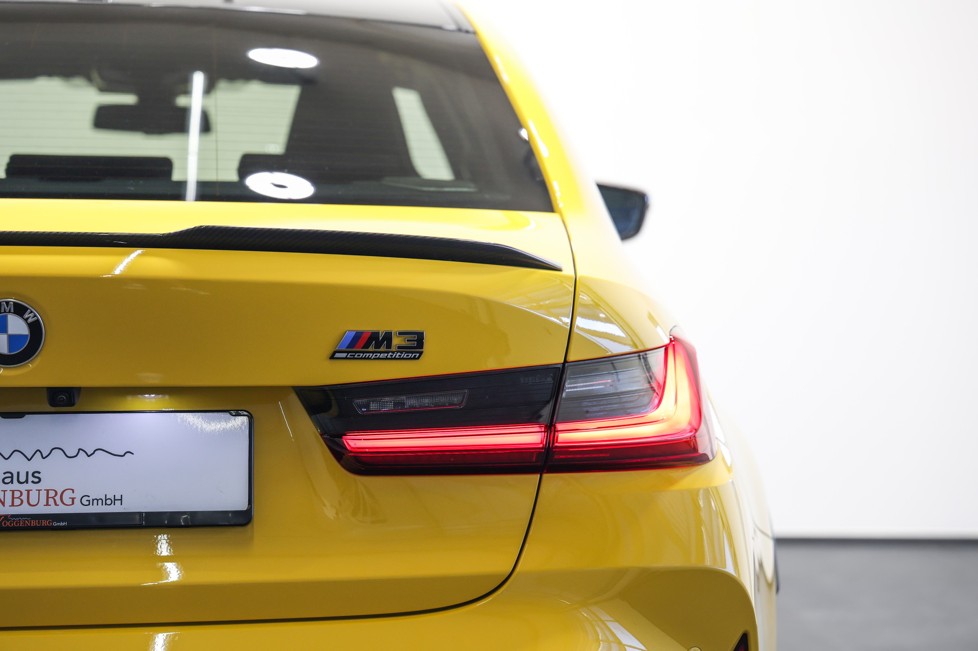 BMW M3 Competition M xDrive*Sonderlackierung Speed Gelb*BMW Werksgarantie bis 09.2028*-image-16