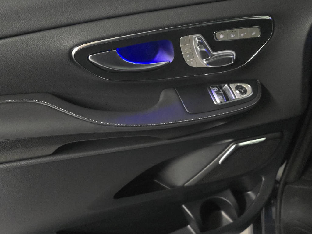 MERCEDES-BENZ V 300 d Exclusive Swiss Edition 4Matic Lang-image-5