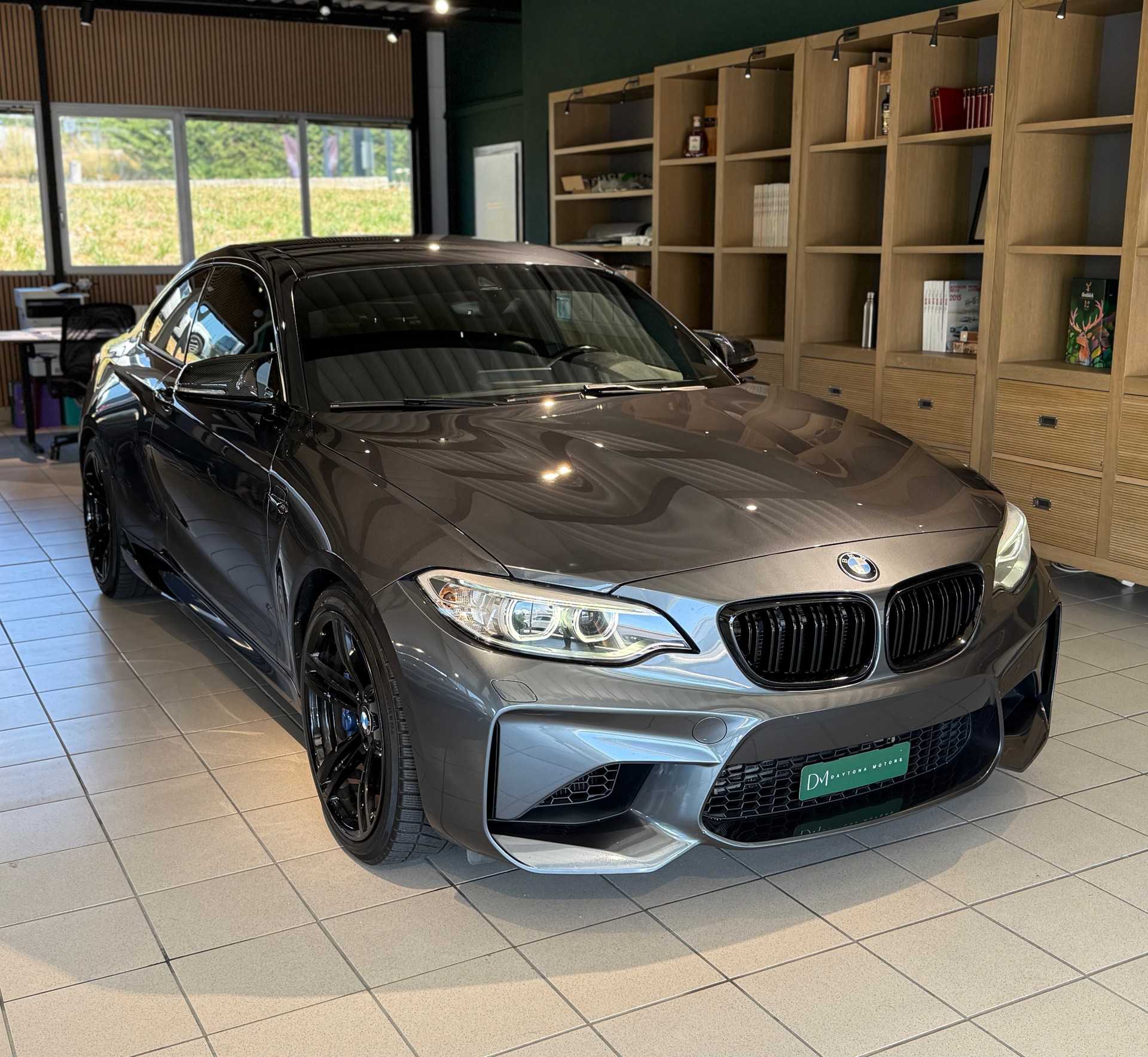 BMW M2 Drivelogic-showroom-element-1
