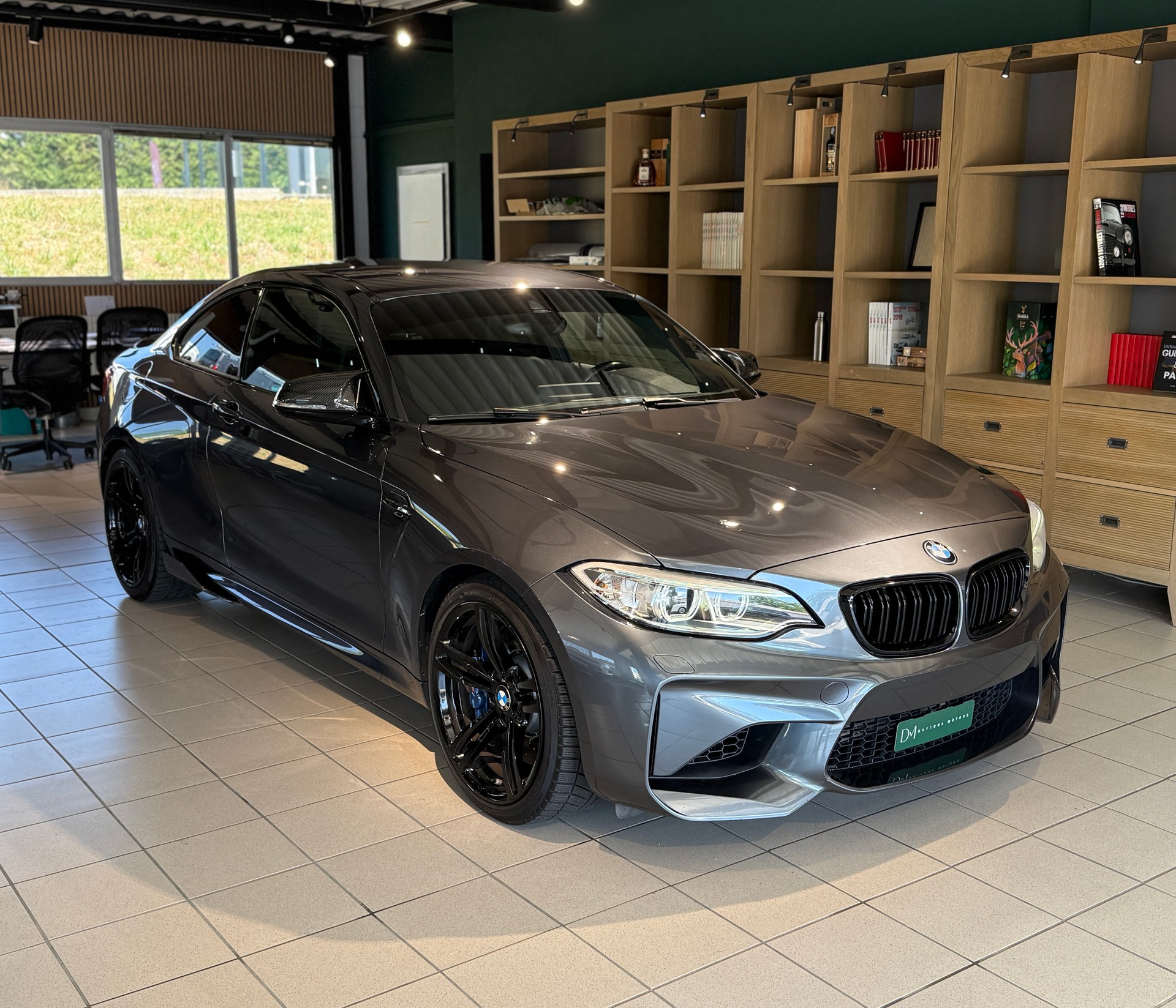 BMW M2 Drivelogic-showroom-element-2