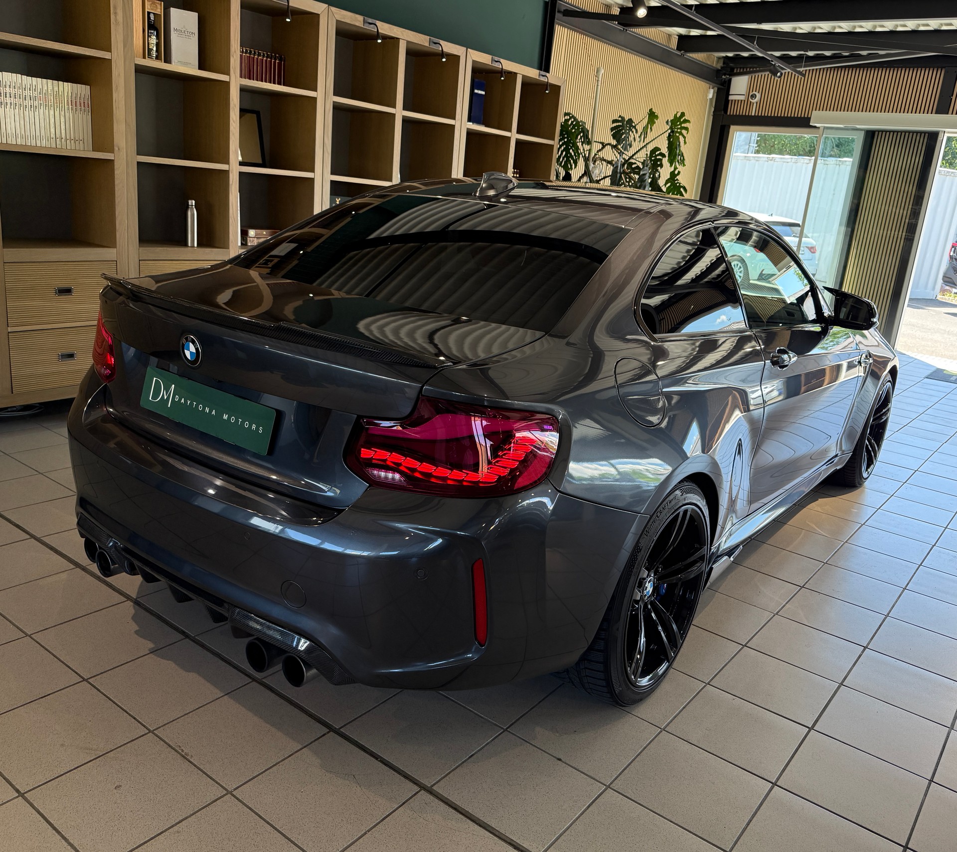 BMW M2 Drivelogic-showroom-element-3