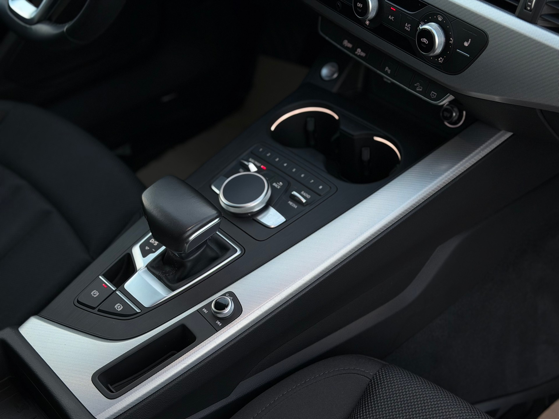 AUDI A4 allroad 2.0 TDI quattro S-tronic-image-16