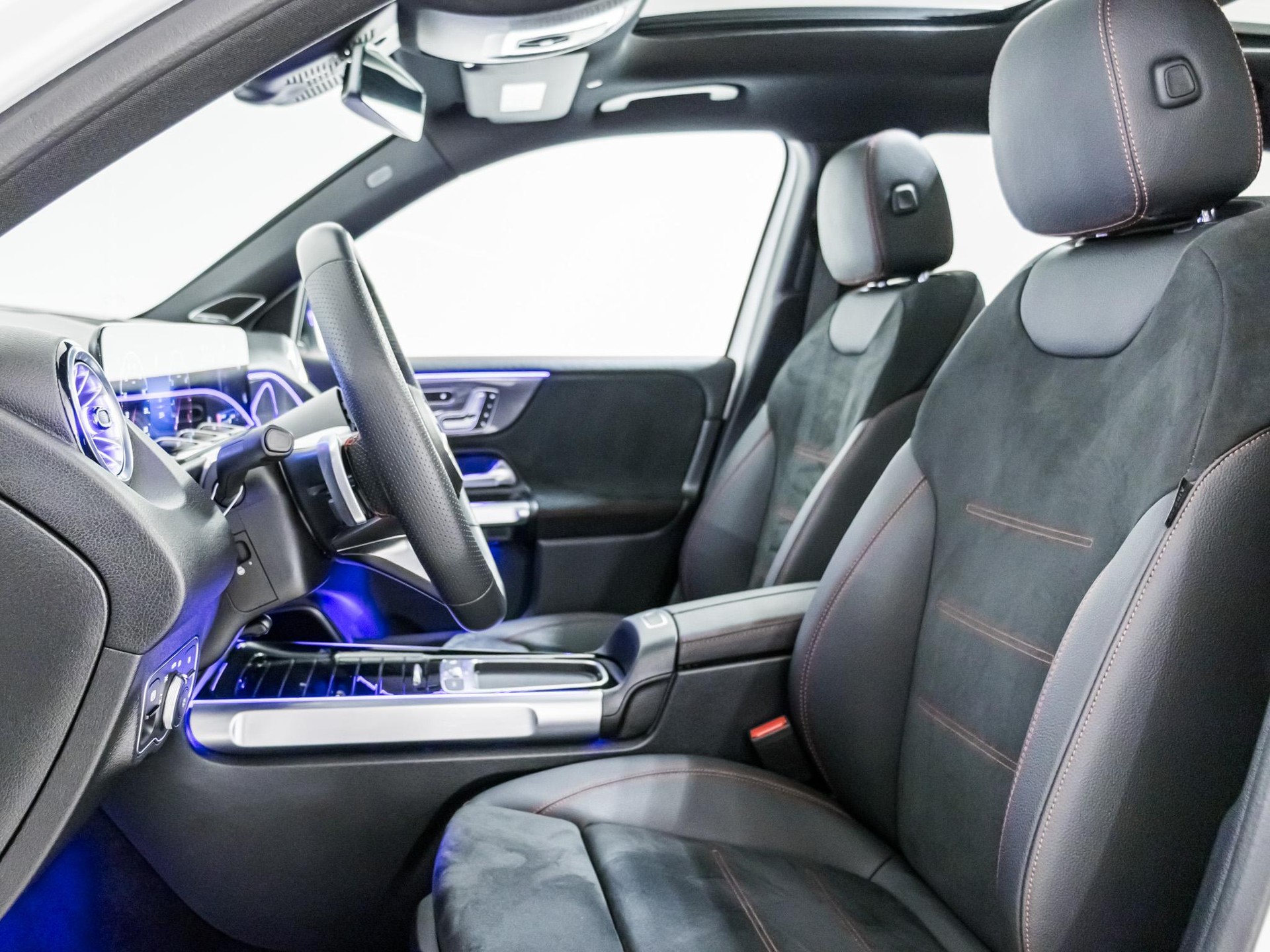 MERCEDES-BENZ GLB 220 4MATIC-image-6