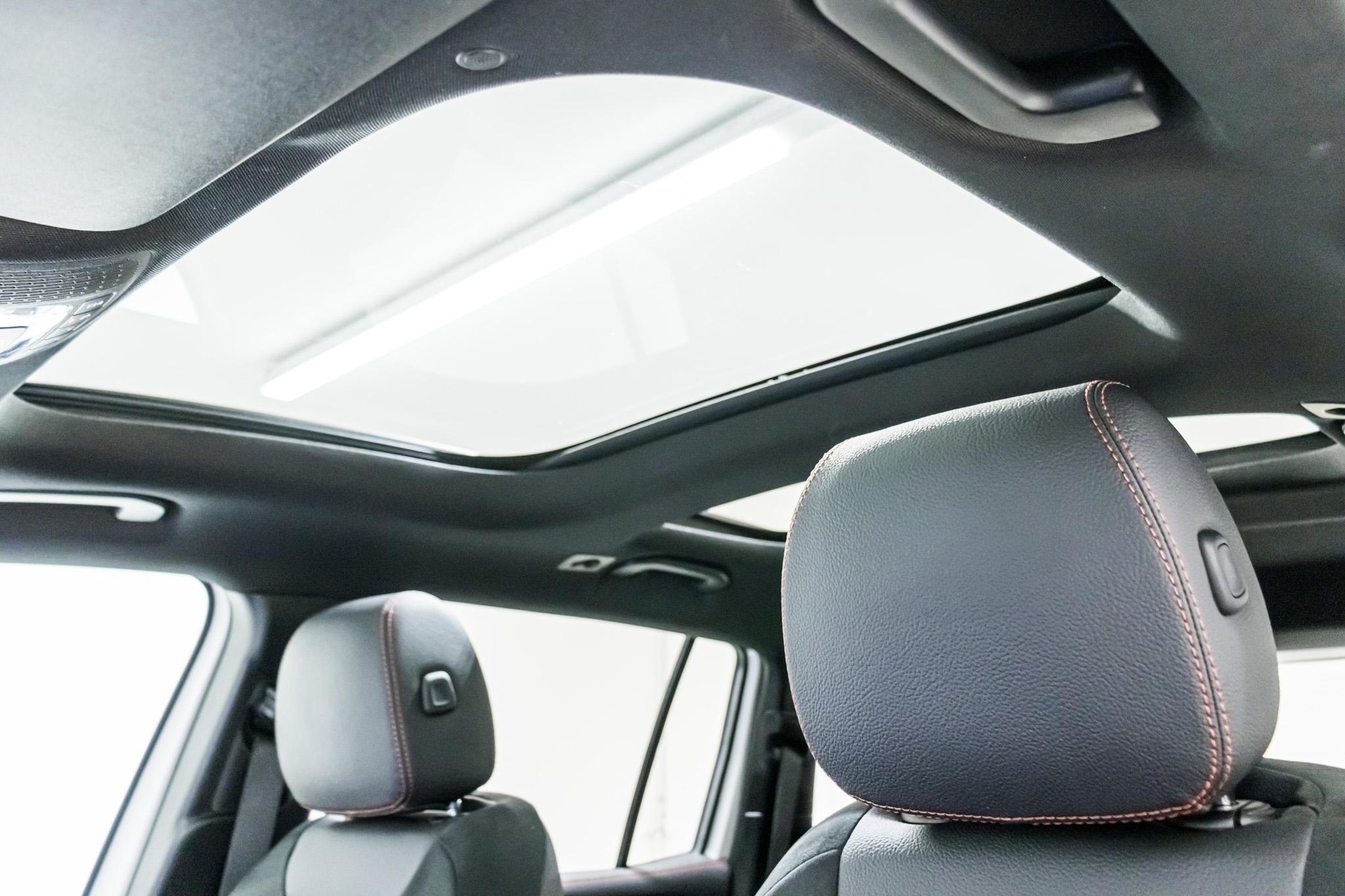MERCEDES-BENZ GLB 220 4MATIC-image-8