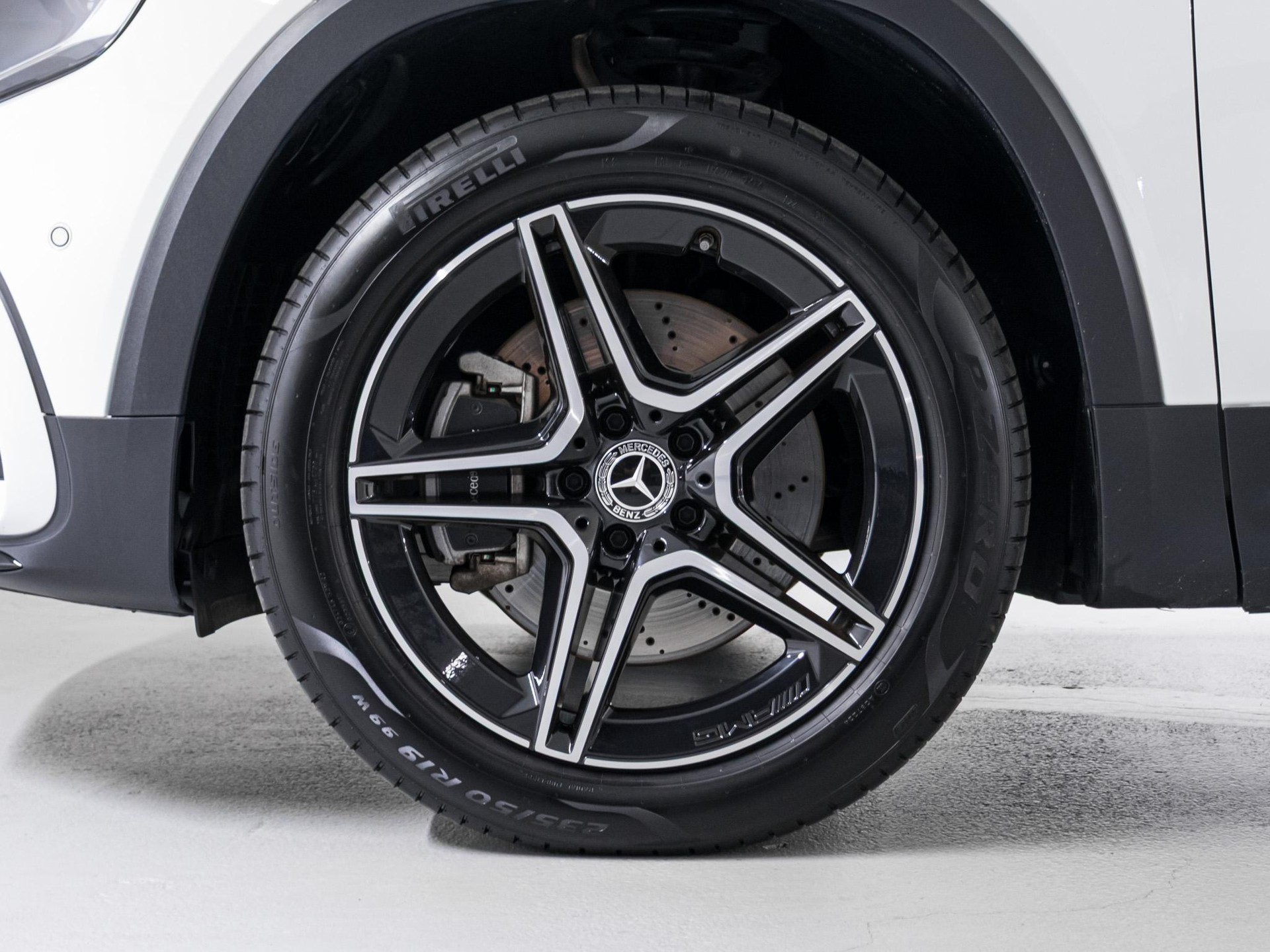 MERCEDES-BENZ GLB 220 4MATIC-image-13