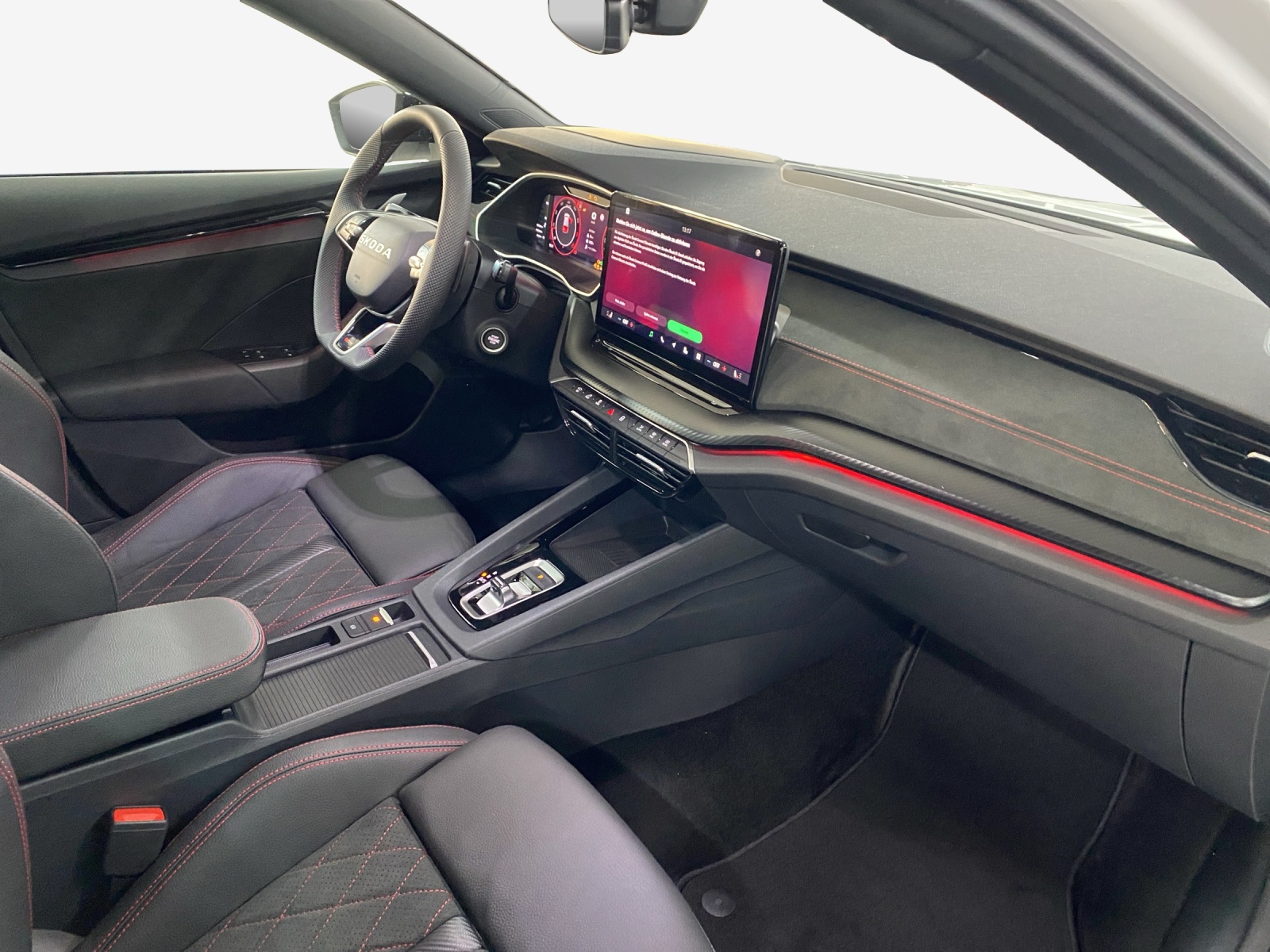 SKODA Octavia Combi 2.0 TSI DSG RS 30 Years Edition-image-13