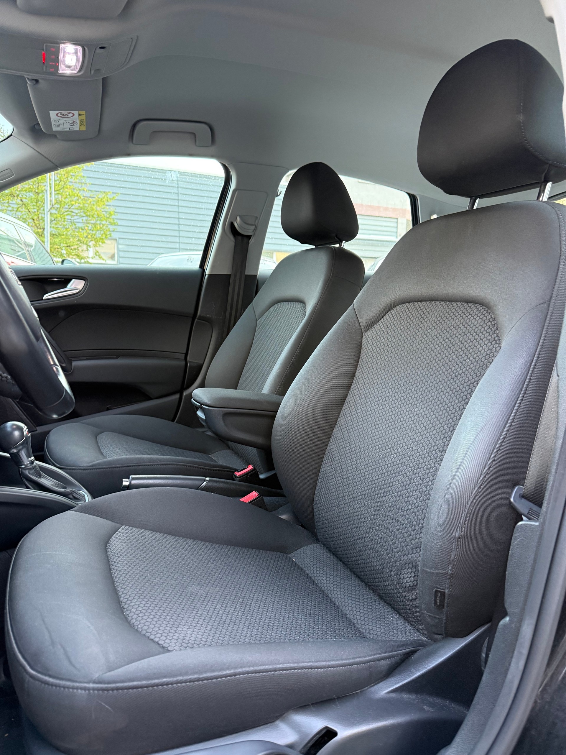 AUDI A1 Sportback 1.6 TDI Ambition DSG-image-5