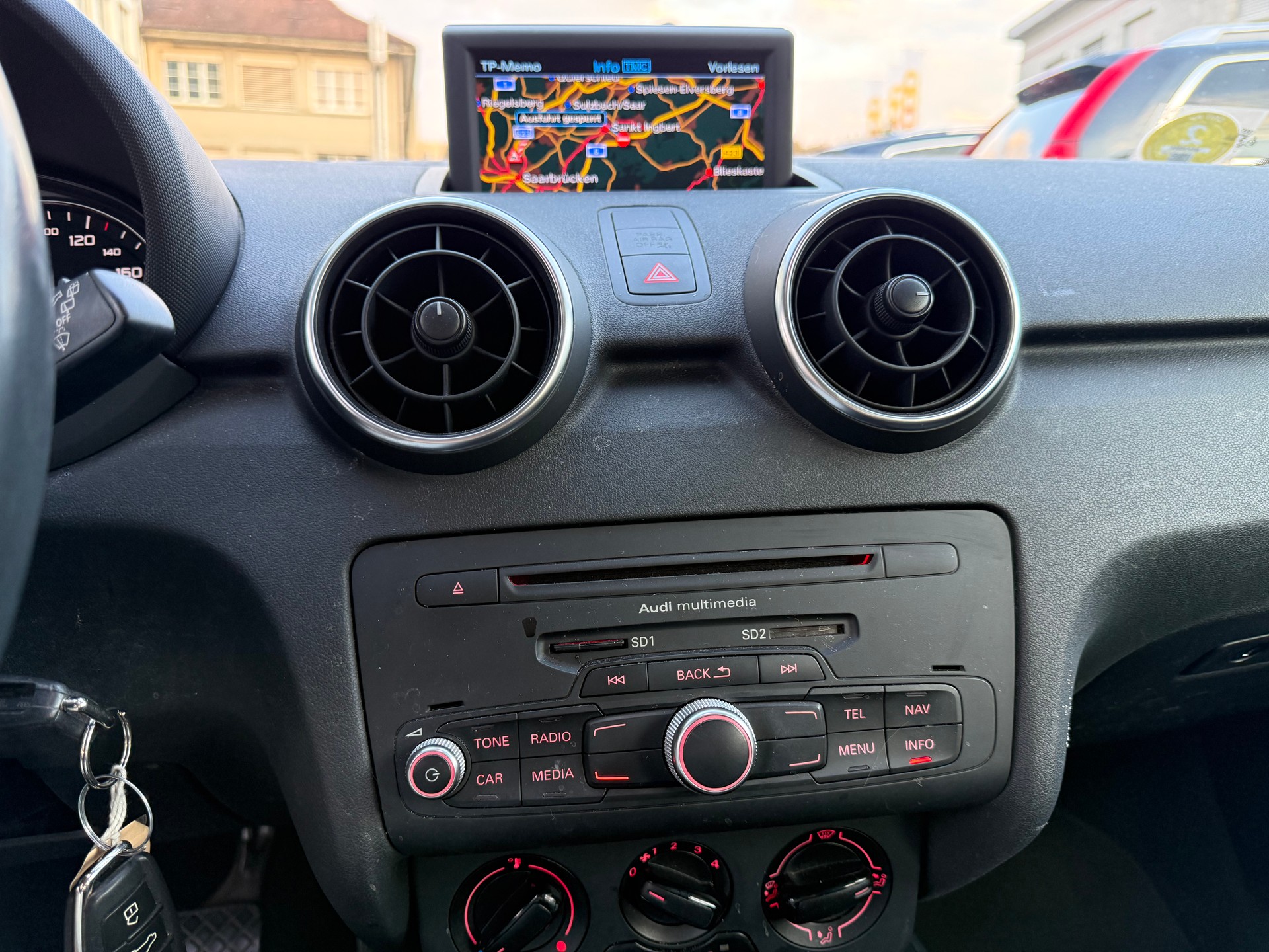 AUDI A1 Sportback 1.6 TDI Ambition DSG-image-4