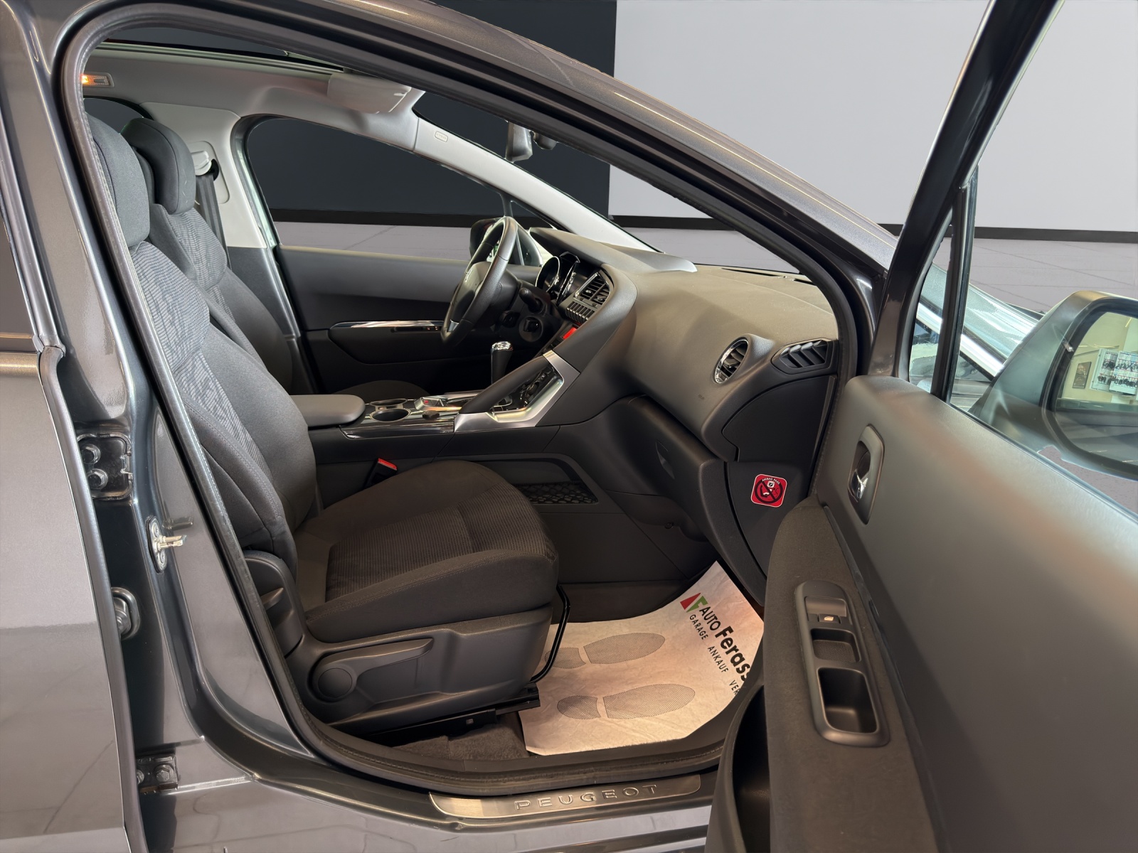 PEUGEOT 3008 1.6 16V T Allure Tiptronic-image-18
