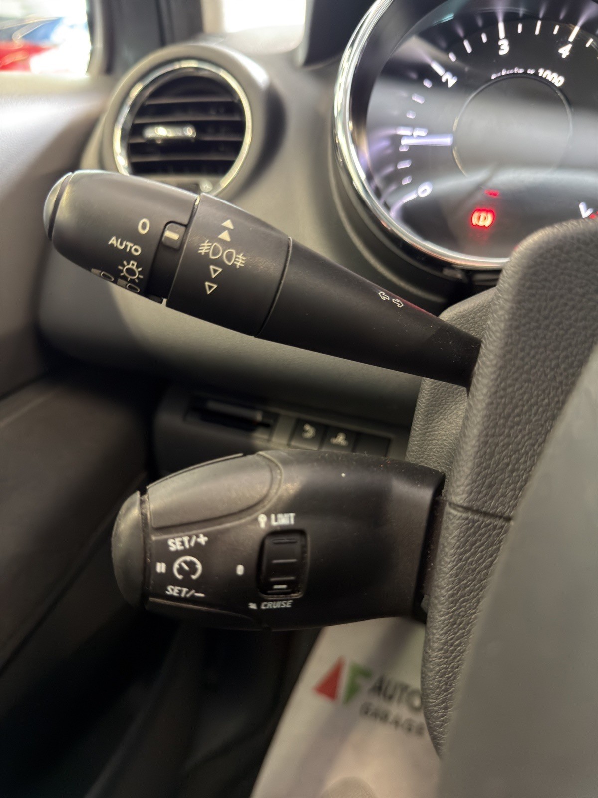 PEUGEOT 3008 1.6 16V T Allure Tiptronic-image-25