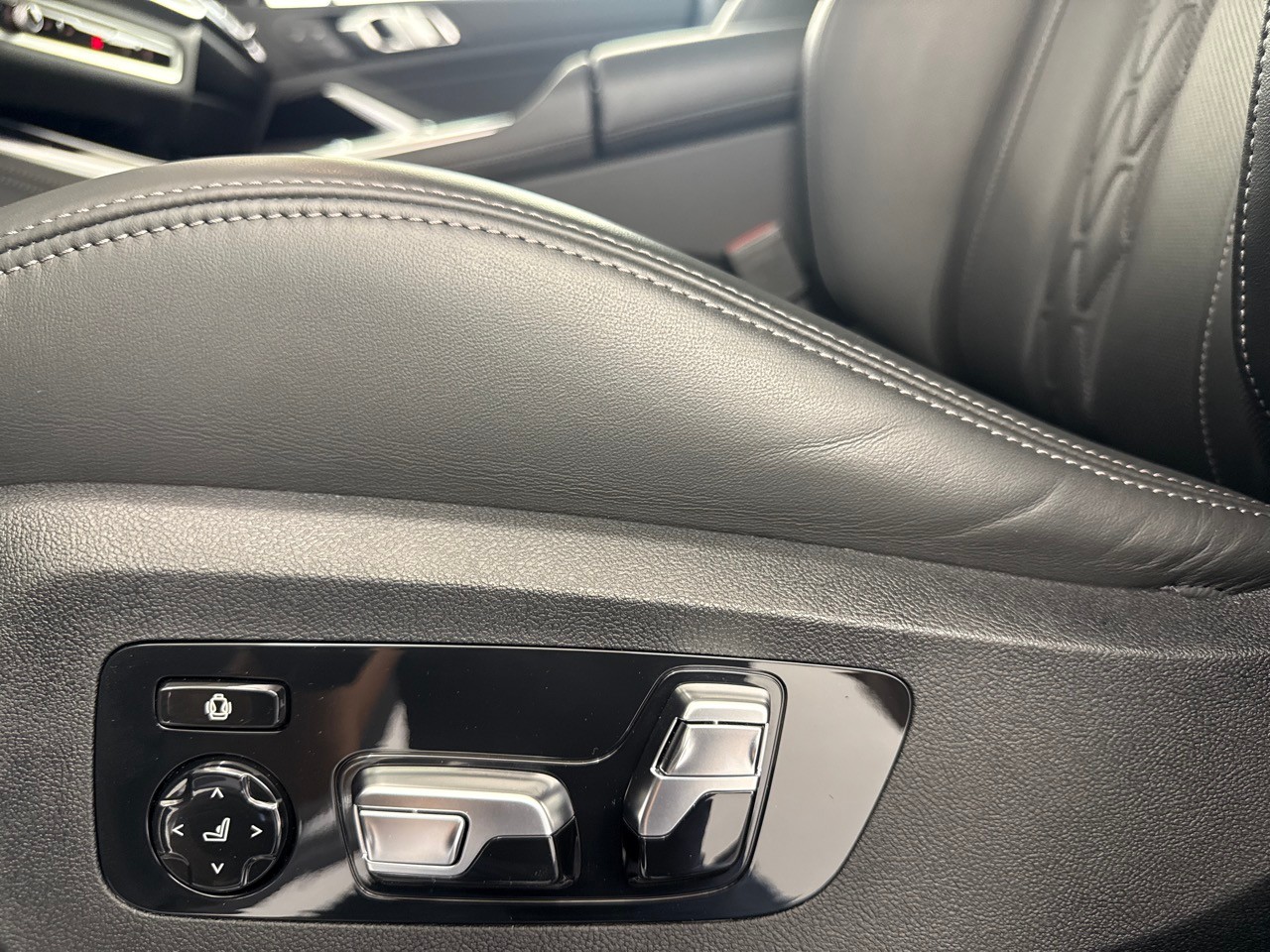 BMW X5 xD 48V 40d M Sport Pro ''7 Plätzer inkl. AHK & Standheizung''-image-10
