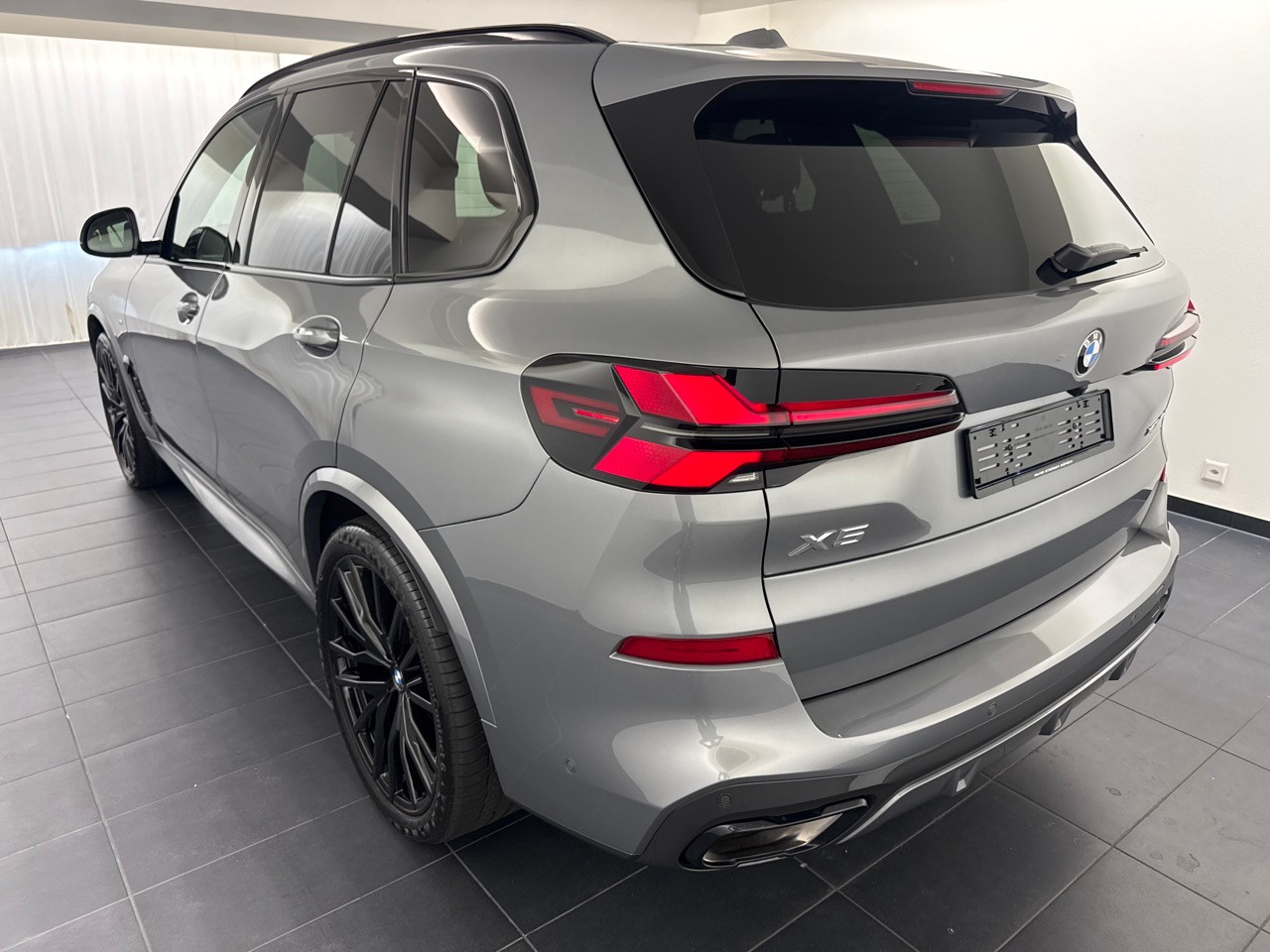 BMW X5 xD 48V 40d M Sport Pro ''7 Plätzer inkl. AHK & Standheizung''-showroom-element-1