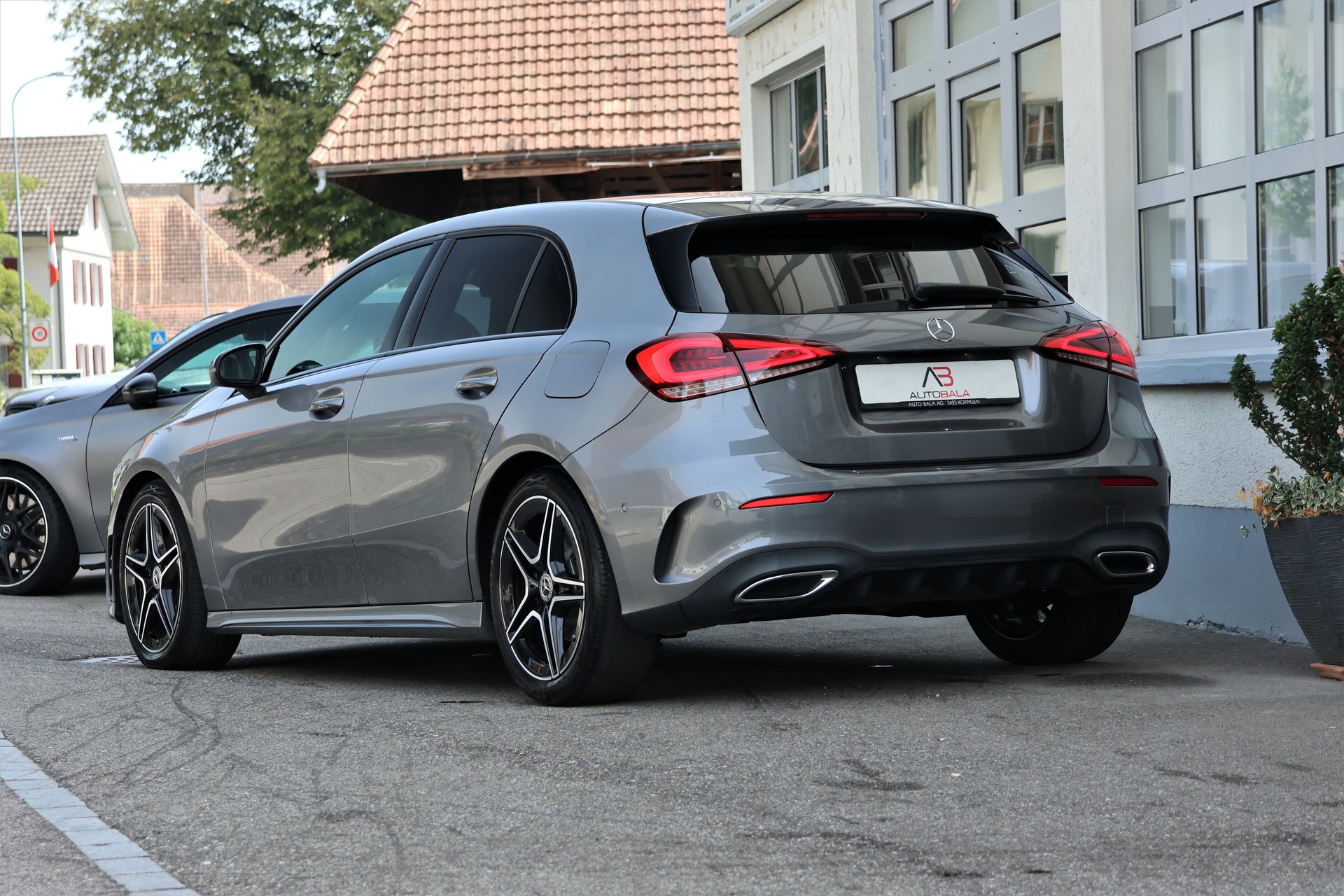 MERCEDES-BENZ A 200 AMG Line 7G-DCT (CH)-showroom-element-2