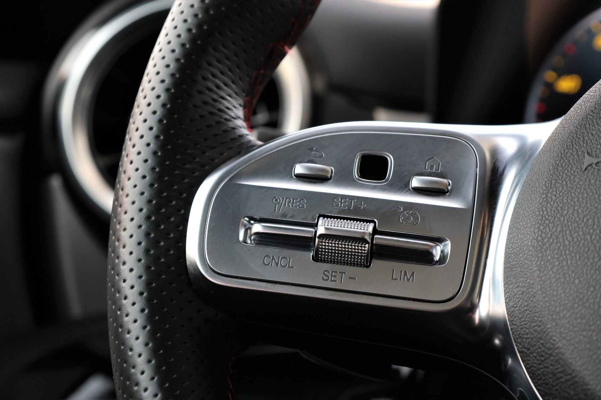 MERCEDES-BENZ A 200 AMG Line 7G-DCT (CH)-image-15