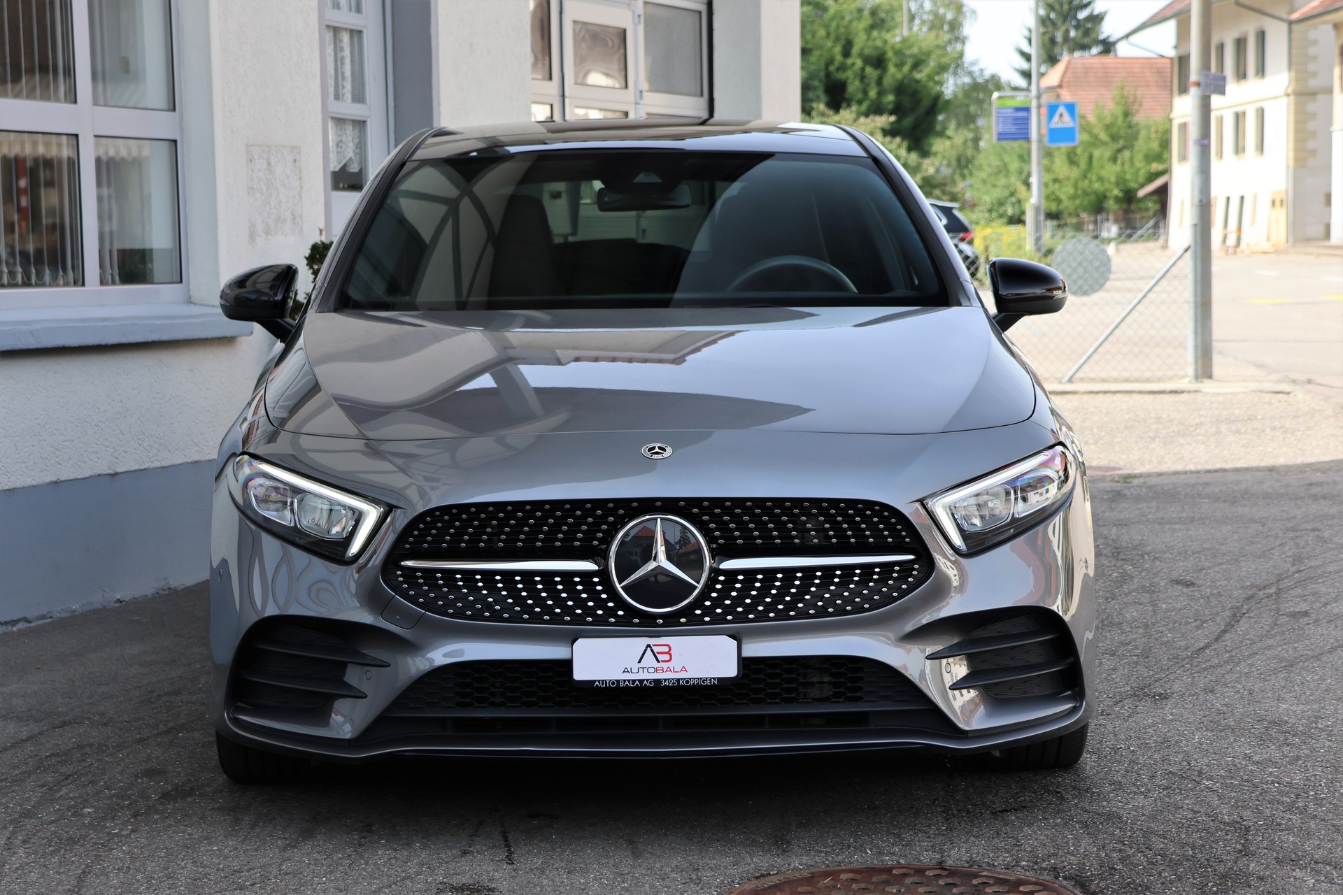 MERCEDES-BENZ A 200 AMG Line 7G-DCT (CH)-showroom-element-1