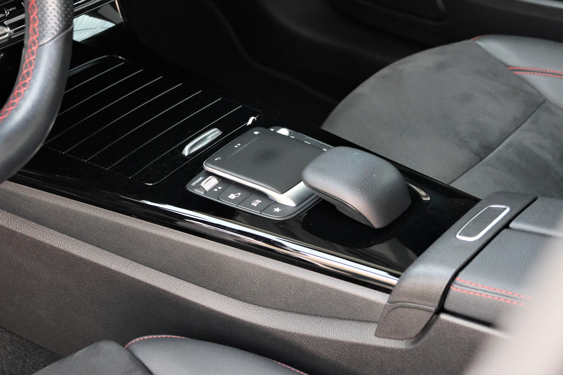 MERCEDES-BENZ A 200 AMG Line 7G-DCT (CH)-image-10