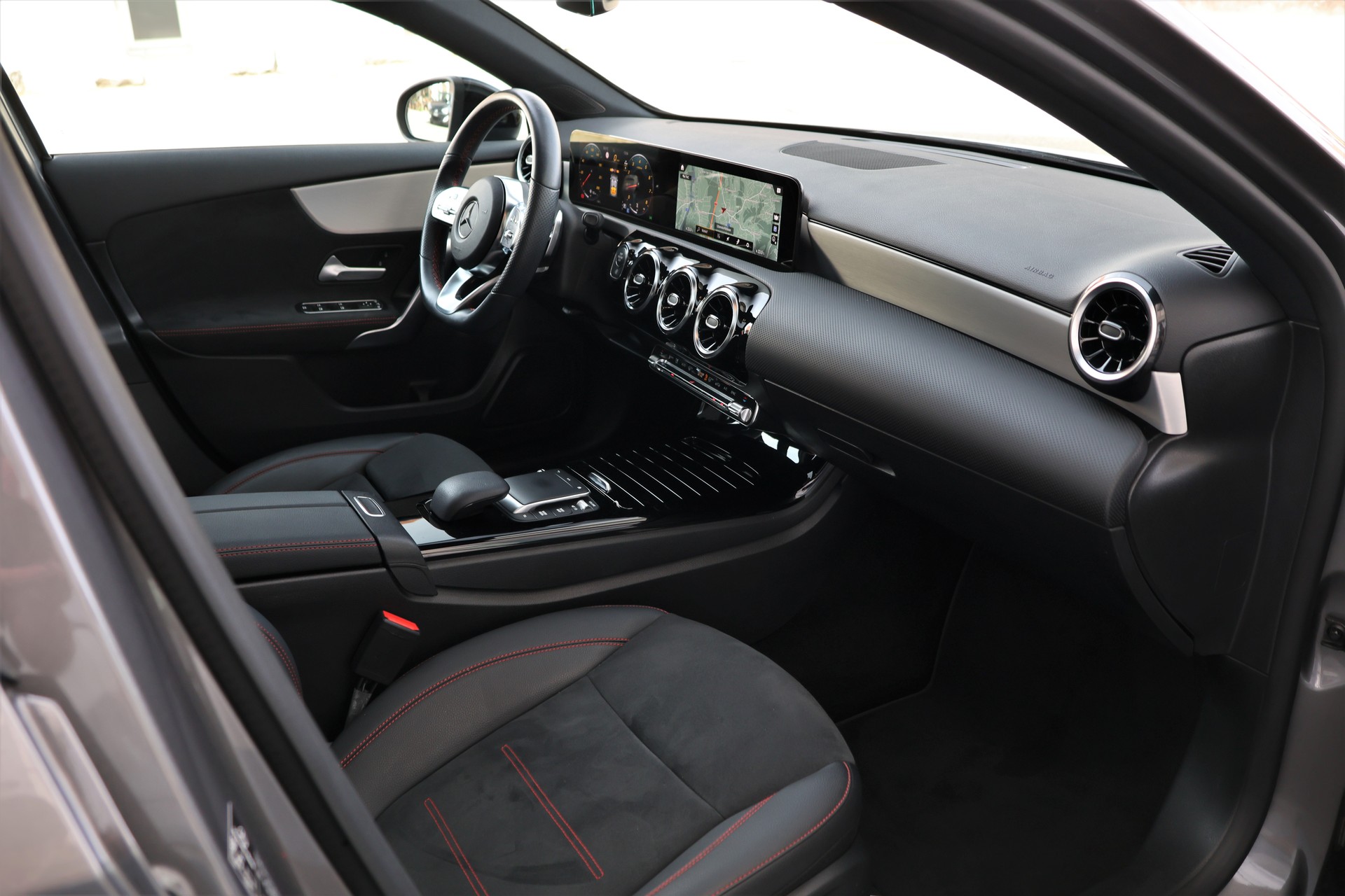 MERCEDES-BENZ A 200 AMG Line 7G-DCT (CH)-image-16