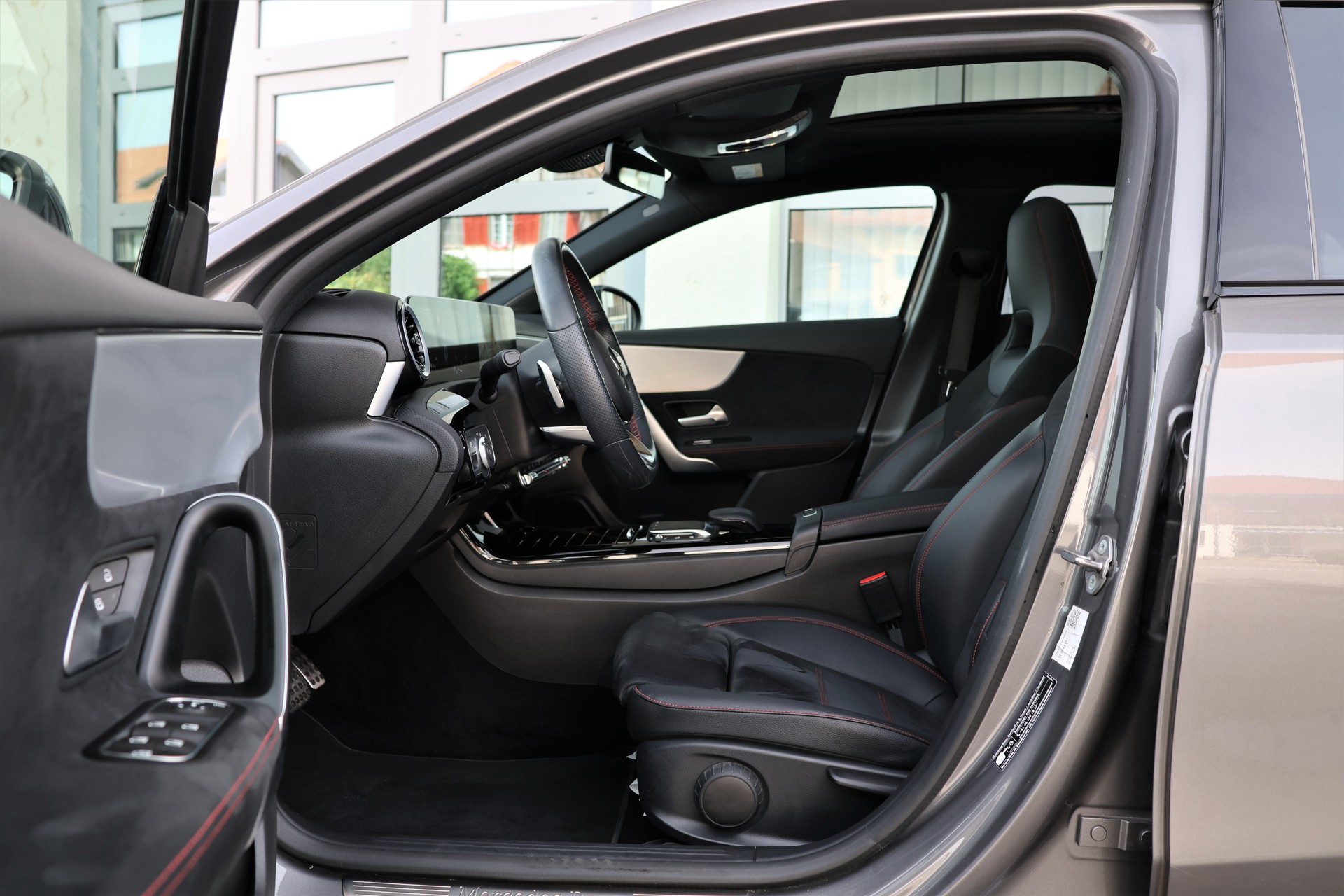 MERCEDES-BENZ A 200 AMG Line 7G-DCT (CH)-image-8