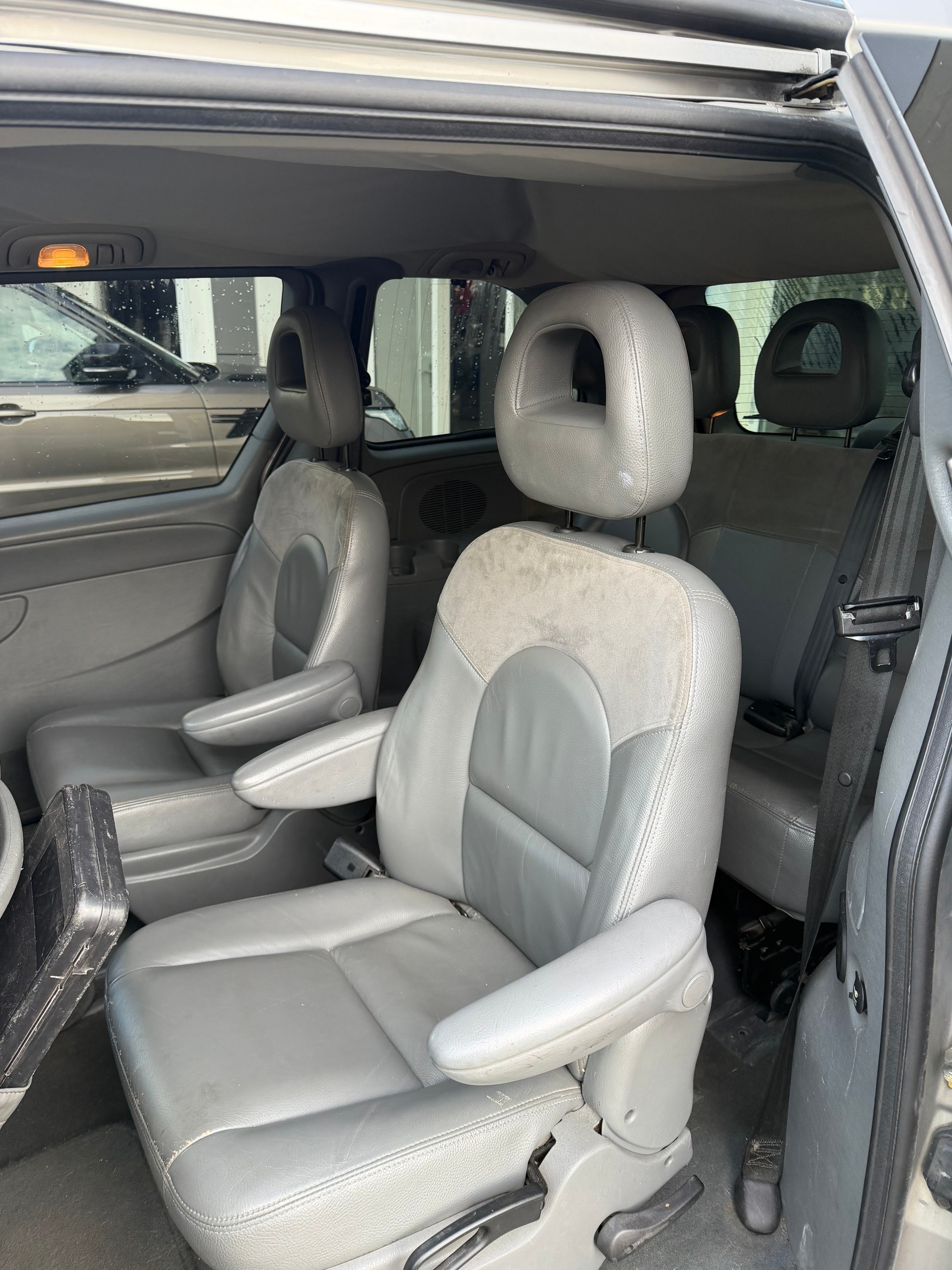 CHRYSLER Voyager 3.3 LX-image-6