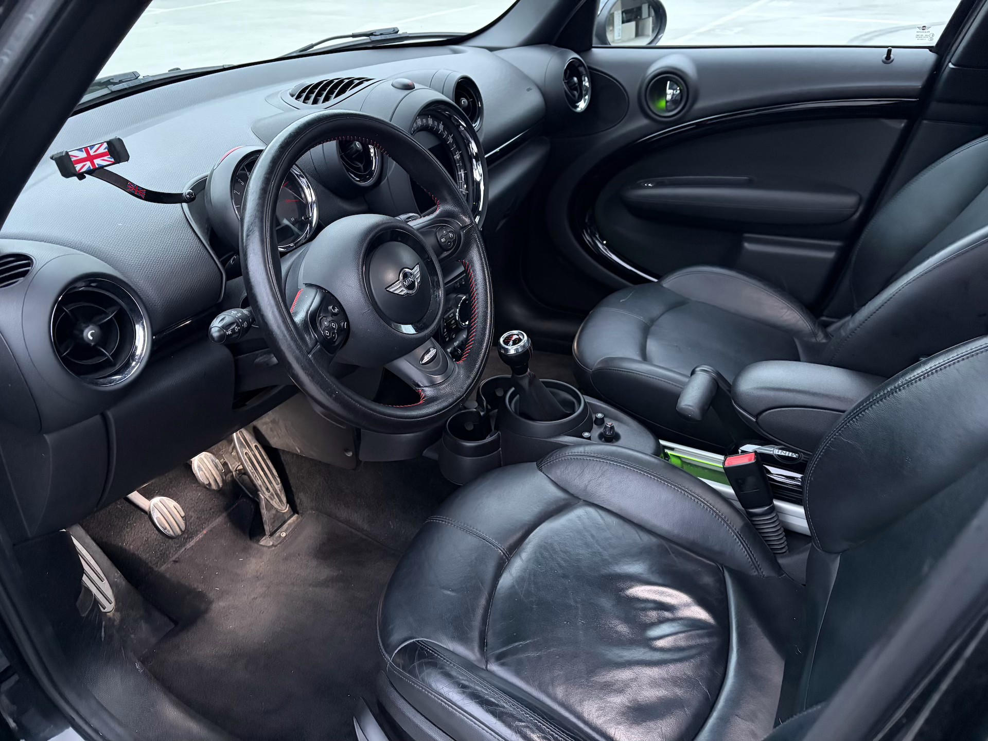 MINI 1.6i John Cooper Works ALL4-image-5
