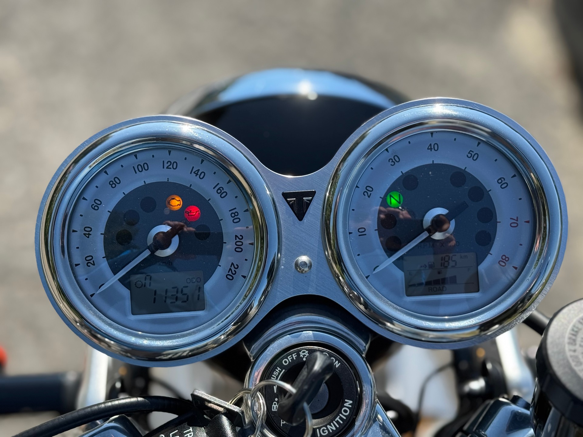 TRIUMPH Thruxton R 1200 i ABS-image-2