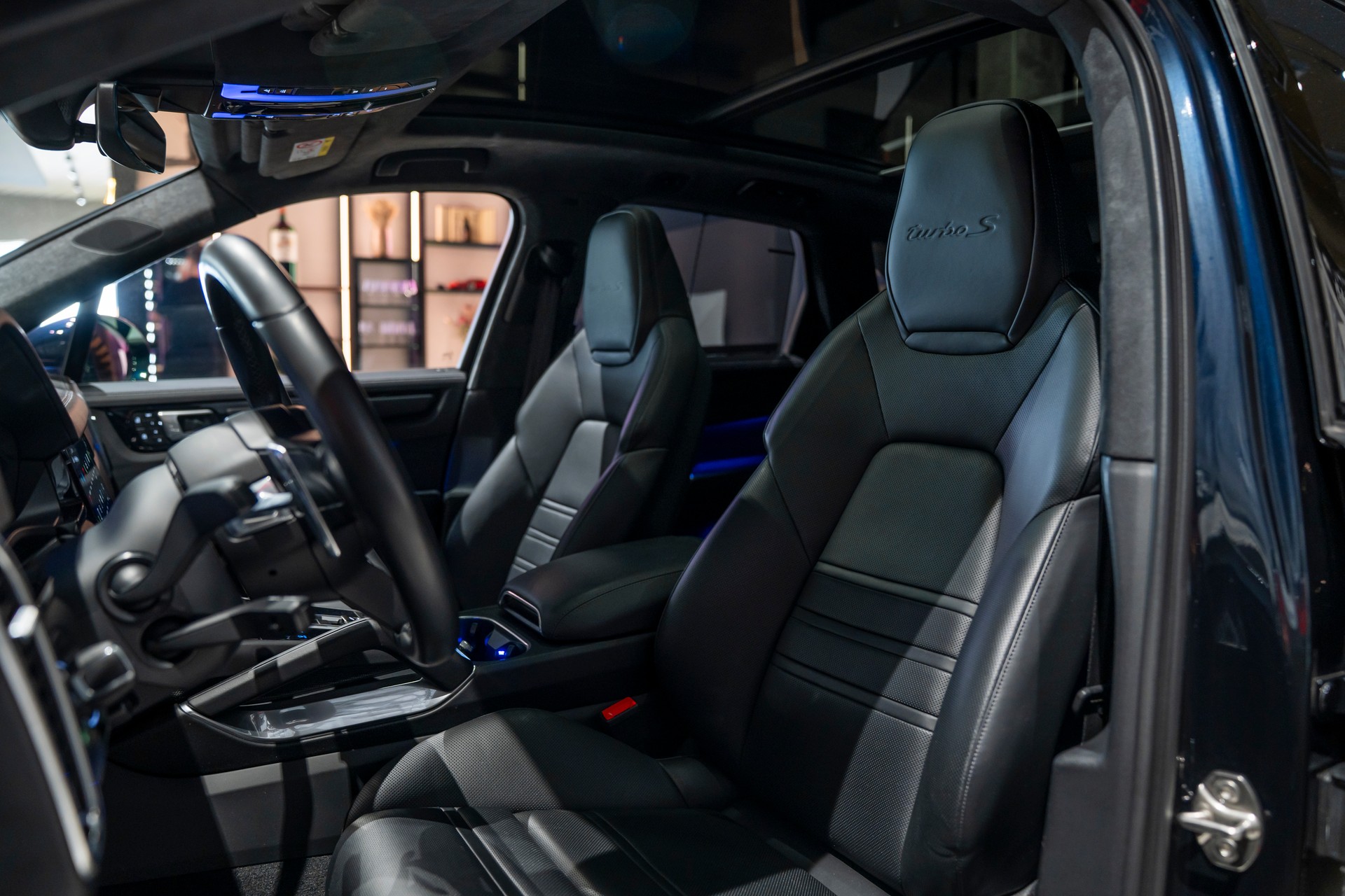 PORSCHE Cayenne Turbo S E-Hybrid-image-8