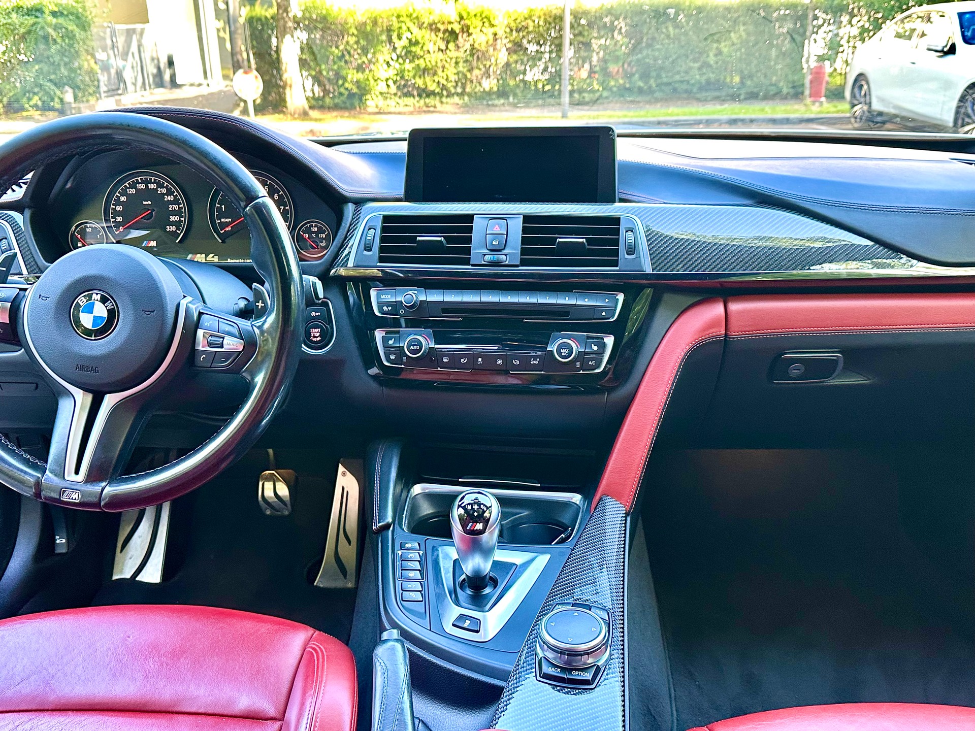 BMW M4-image-2