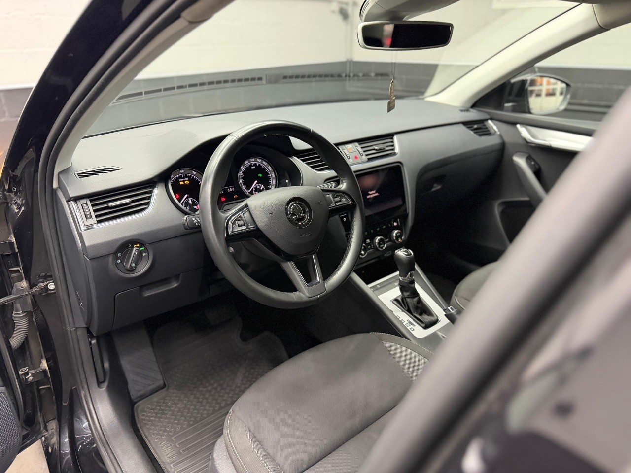 SKODA Octavia Combi 1.5 TSI Ambition DSG | CH-Auto | ACC Tempomat | Rückfahrkamera-image-13