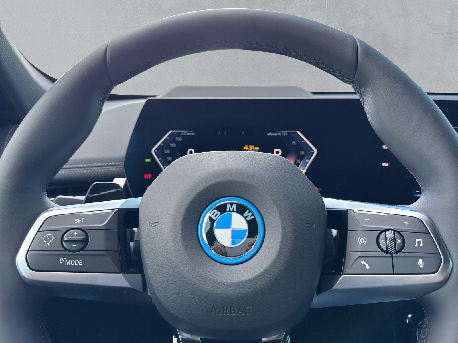 BMW iX1 eDrive 20 Edition M Sport-image-15