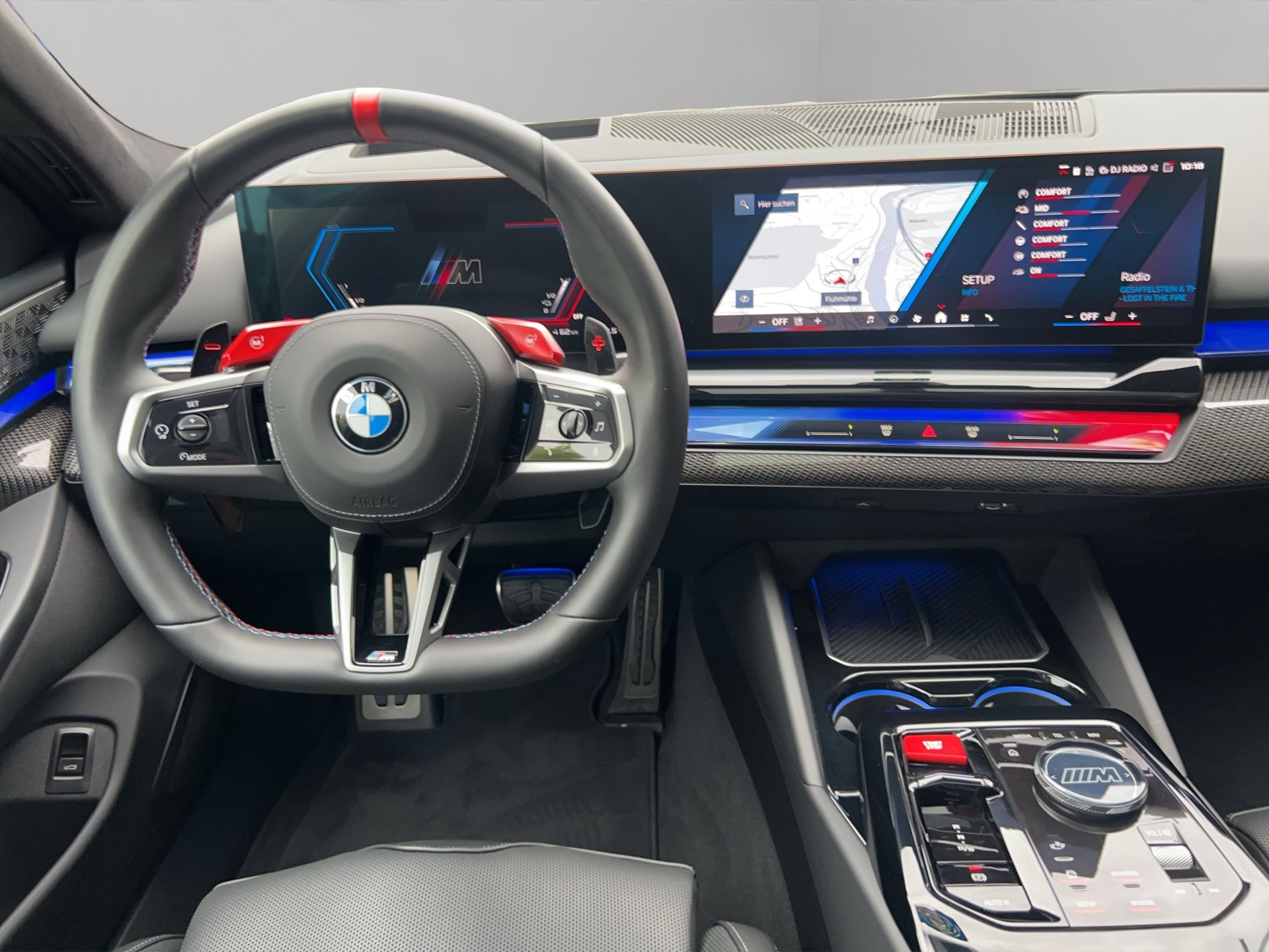 BMW M5 xDrive Touring-image-16