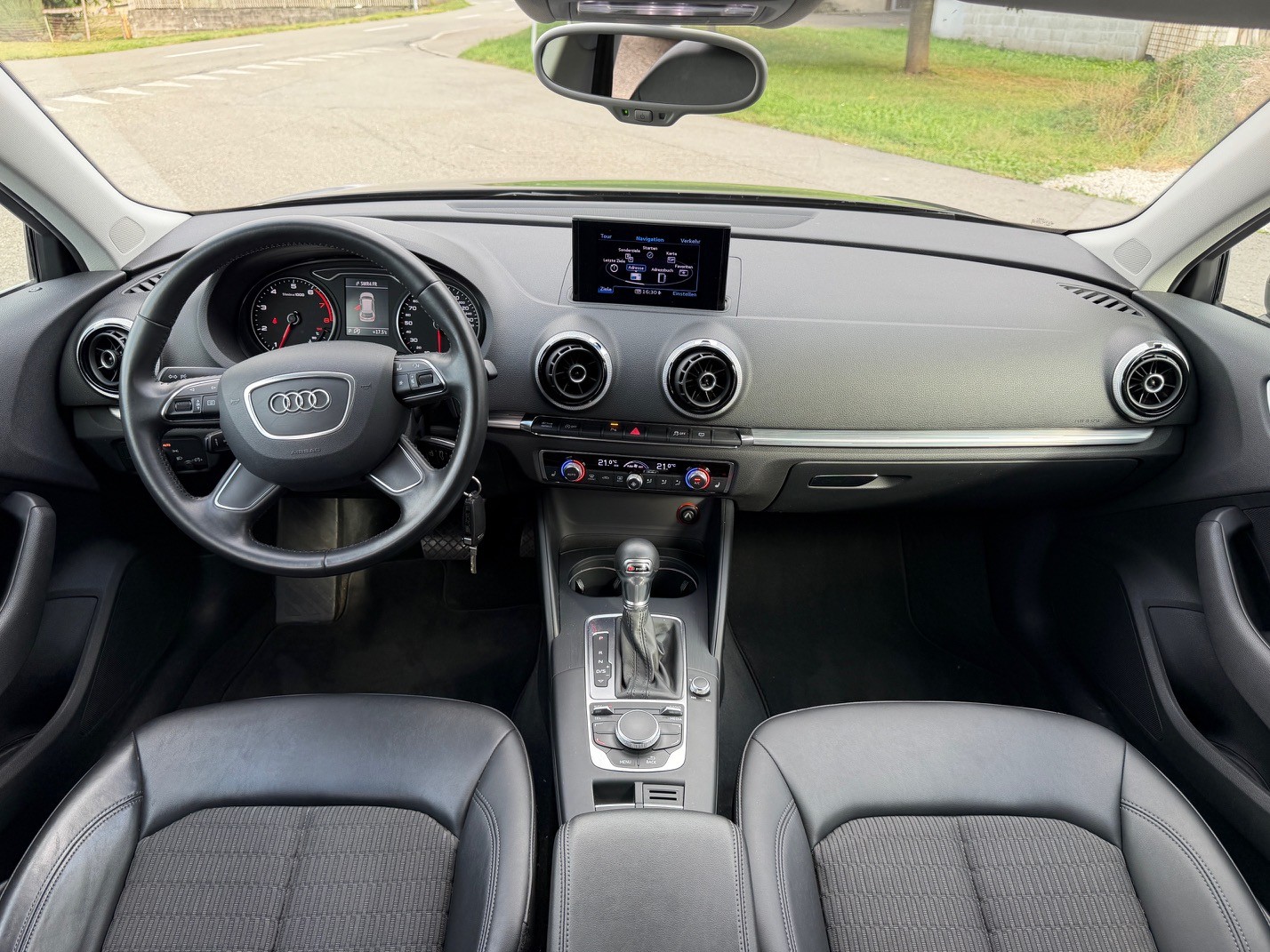 AUDI A3 Sportback 1.4 TFSI Attraction S-tronic-image-6