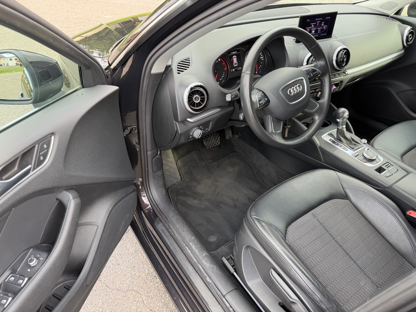 AUDI A3 Sportback 1.4 TFSI Attraction S-tronic-image-7