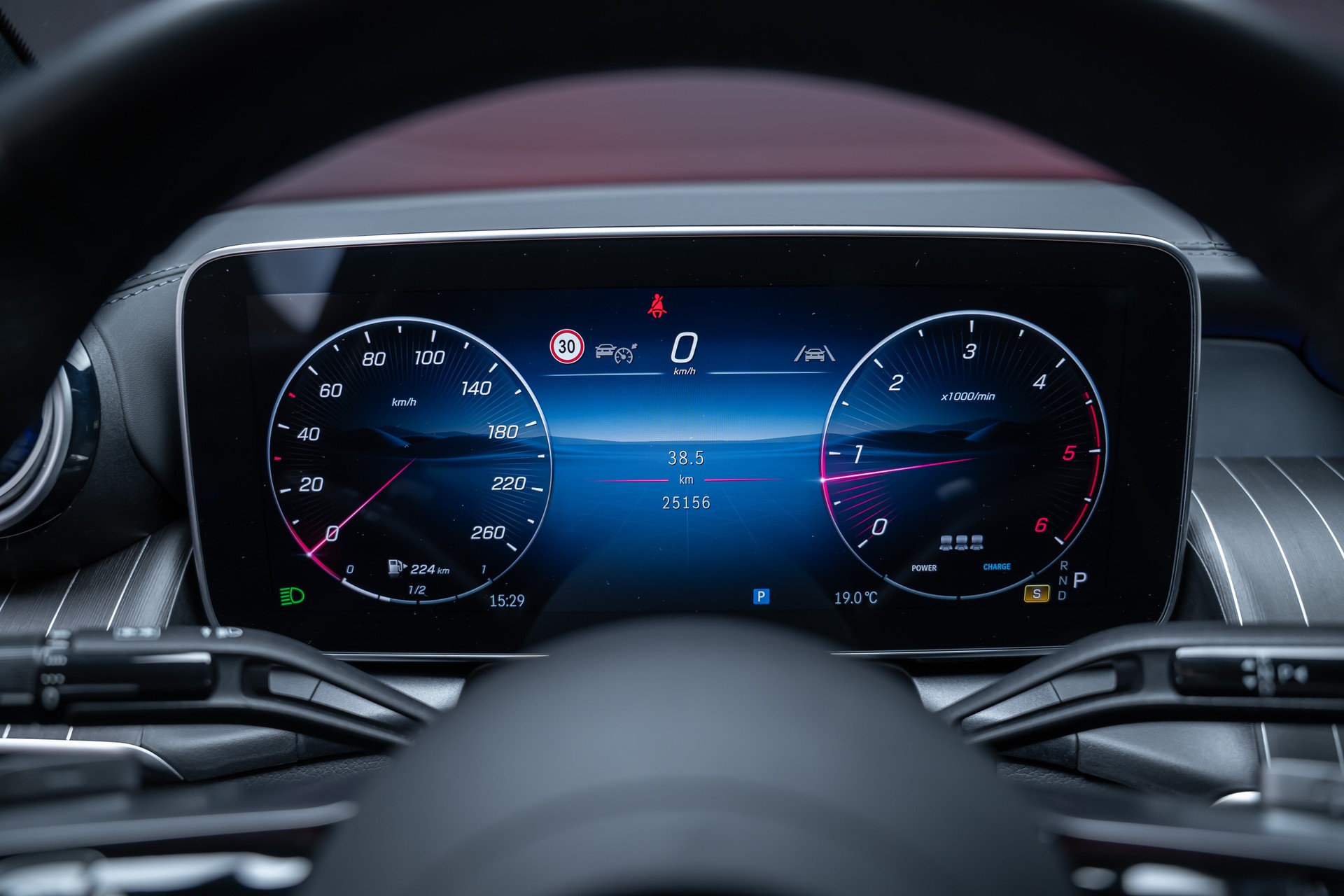 MERCEDES-BENZ GLC 220 d AMG Line 4matic Coupé / Panorama / 360°Kamera / AHK-image-24