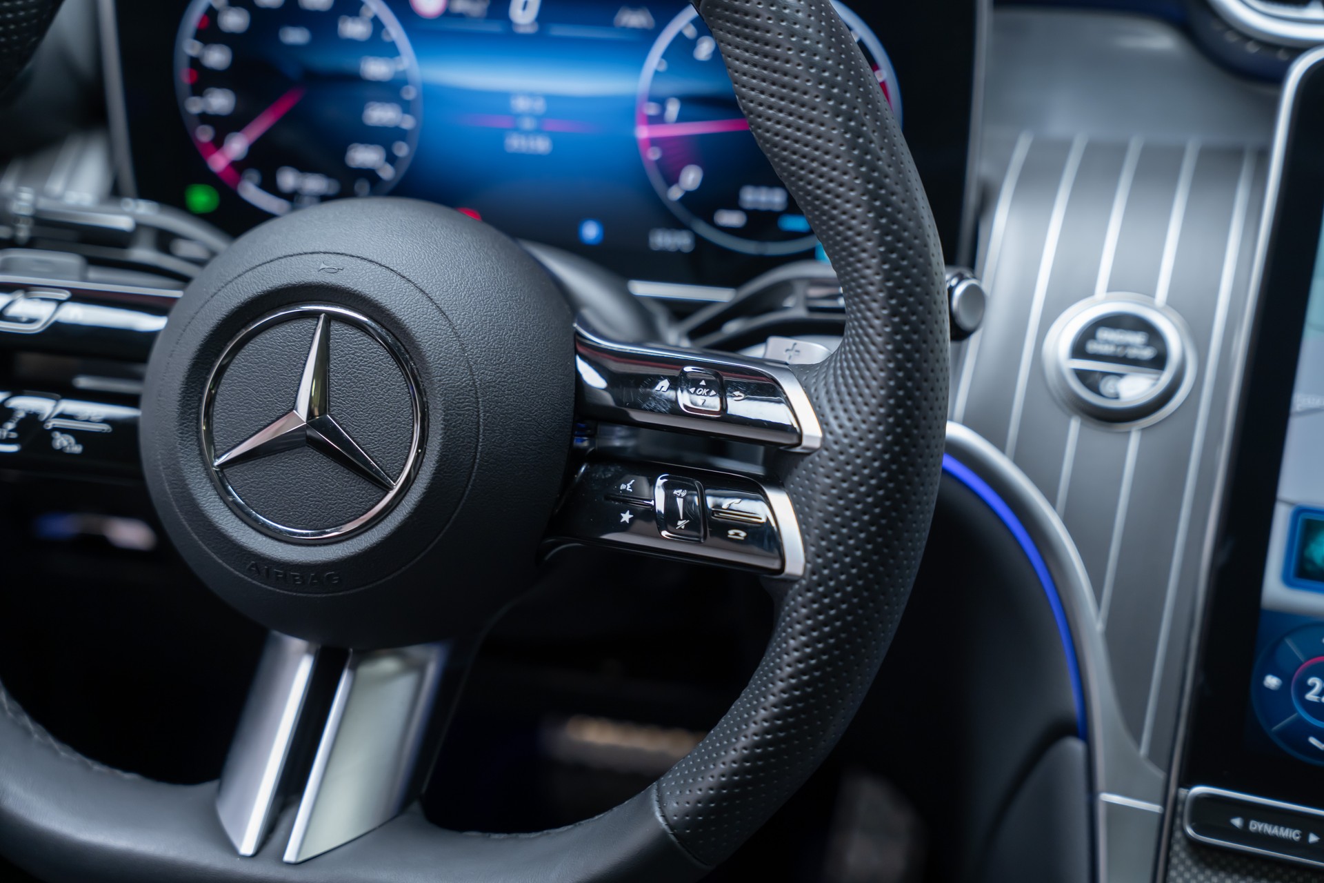 MERCEDES-BENZ GLC 220 d AMG Line 4matic Coupé / Panorama / 360°Kamera / AHK-image-26