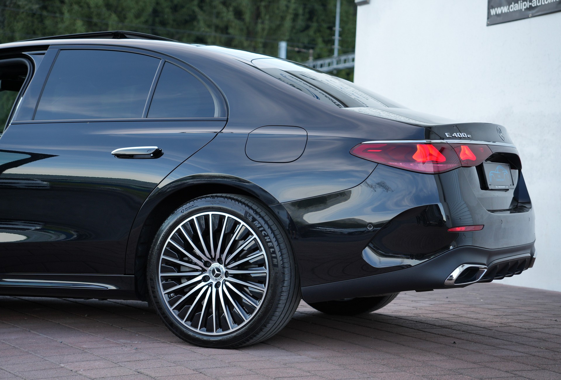 MERCEDES-BENZ E 400 e 4Matic 9G-Tronic (CH)-showroom-element-2