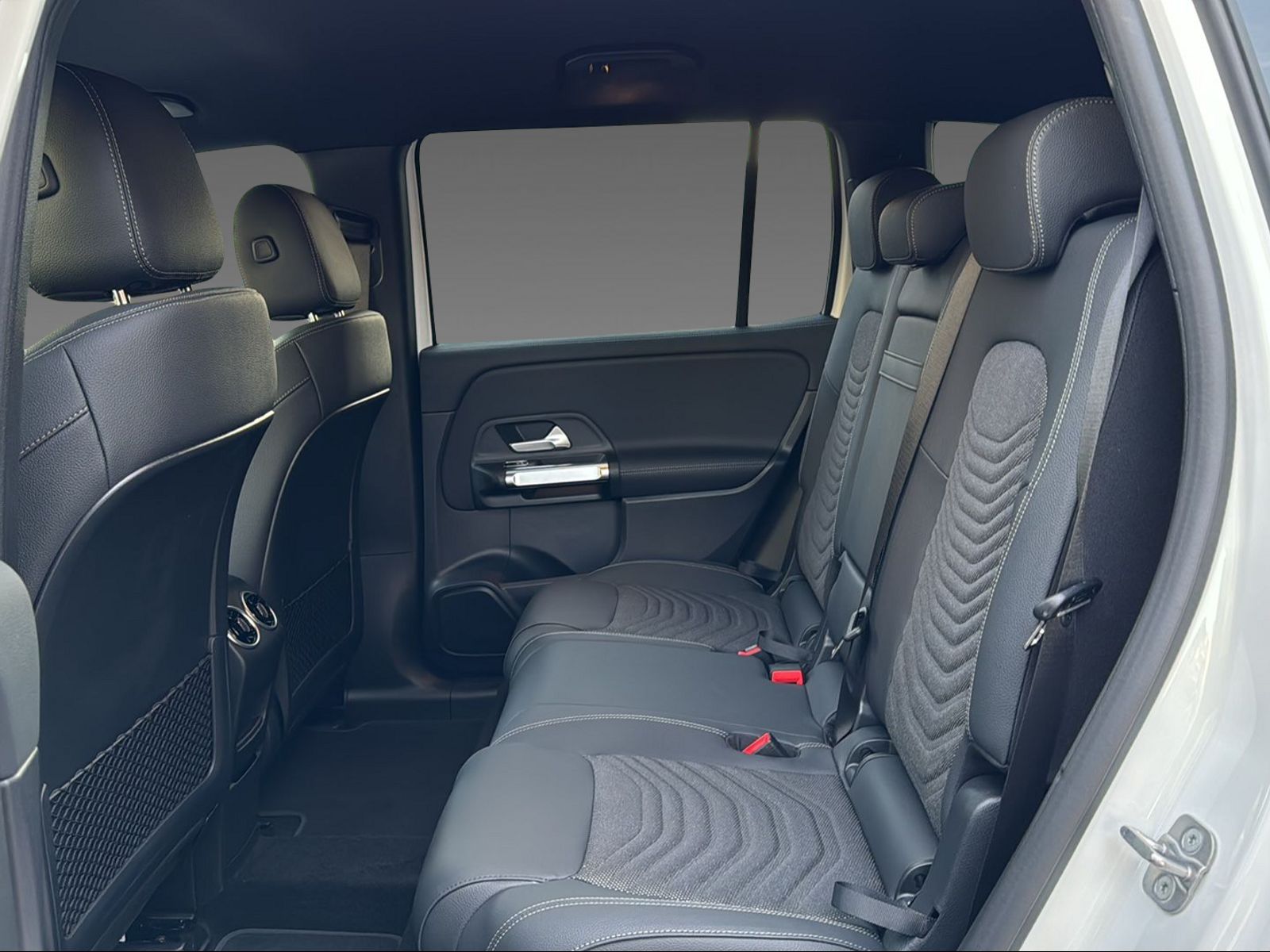 MERCEDES-BENZ EQB 300 4Matic Swiss Star-image-10