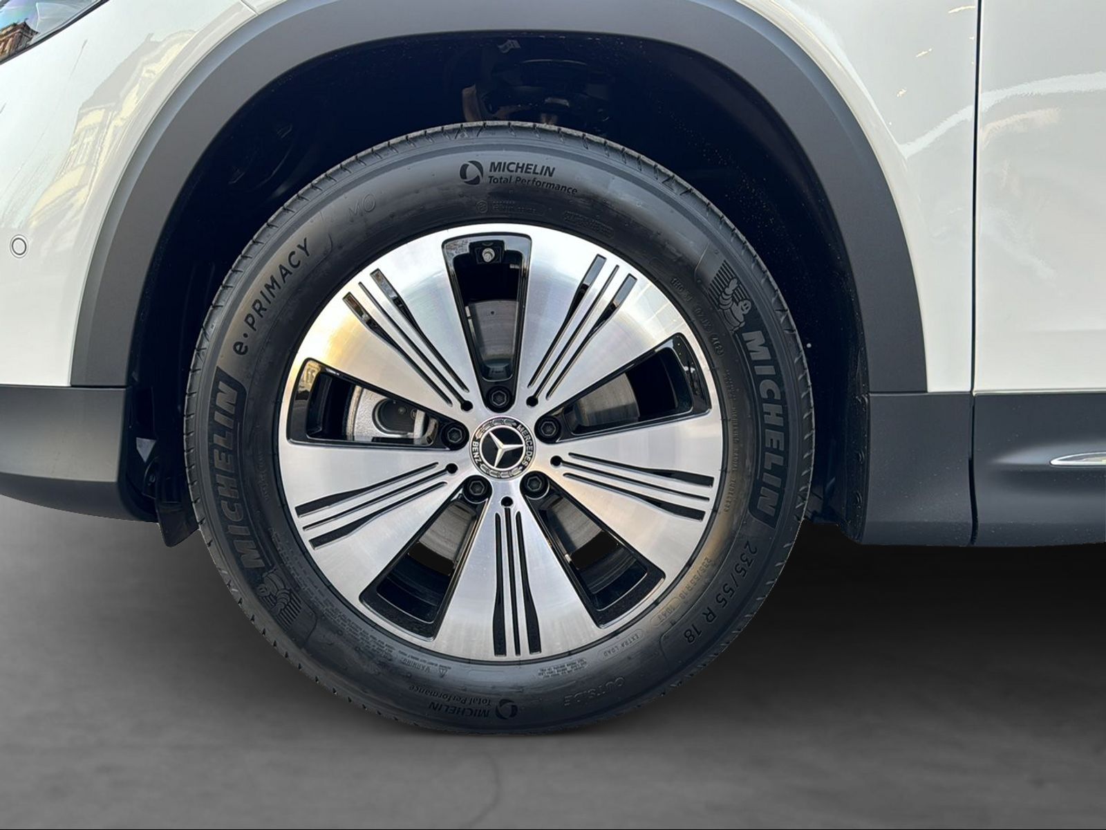 MERCEDES-BENZ EQB 300 4Matic Swiss Star-image-5