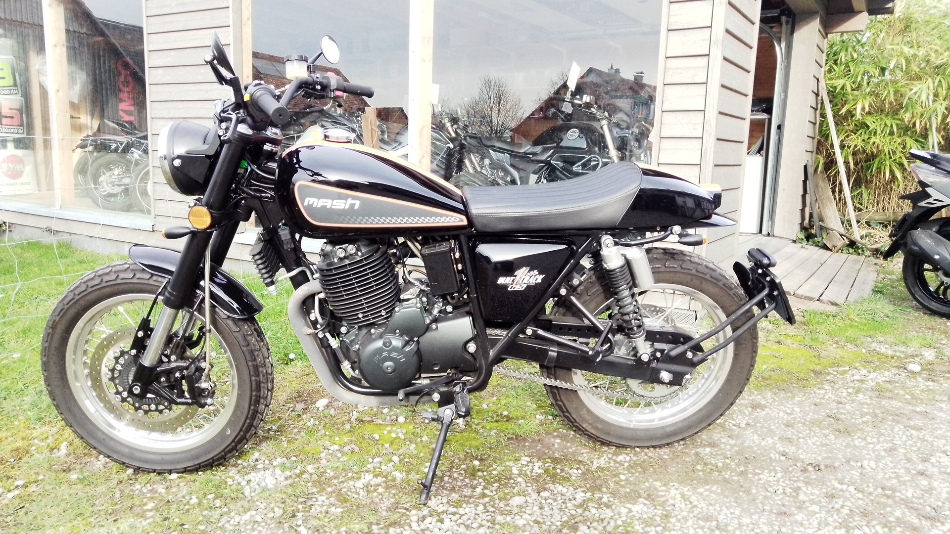MASH 650 Dirt Track-image-3