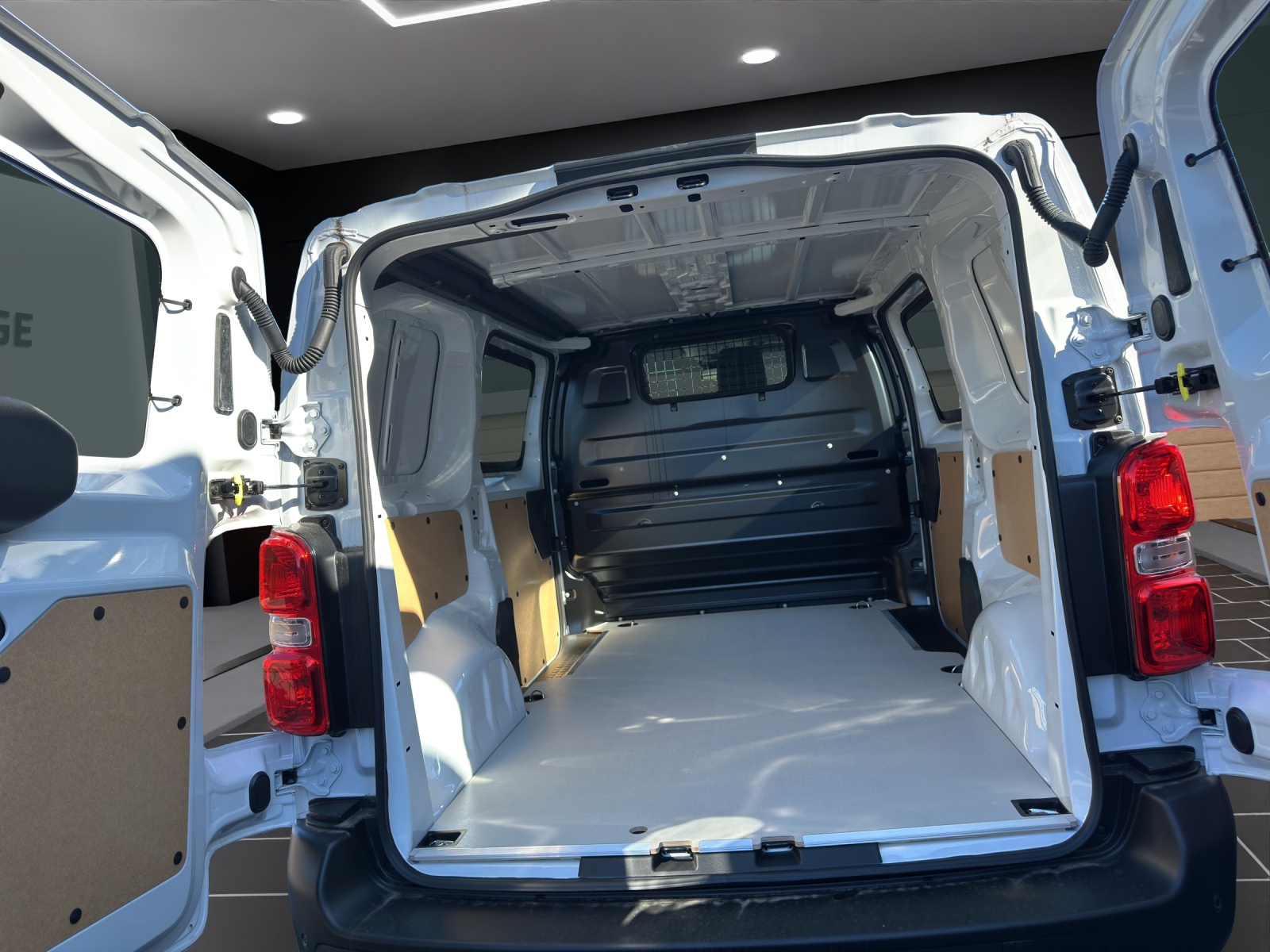 PEUGEOT Expert NEW HDi145 S&S Standar-image-4