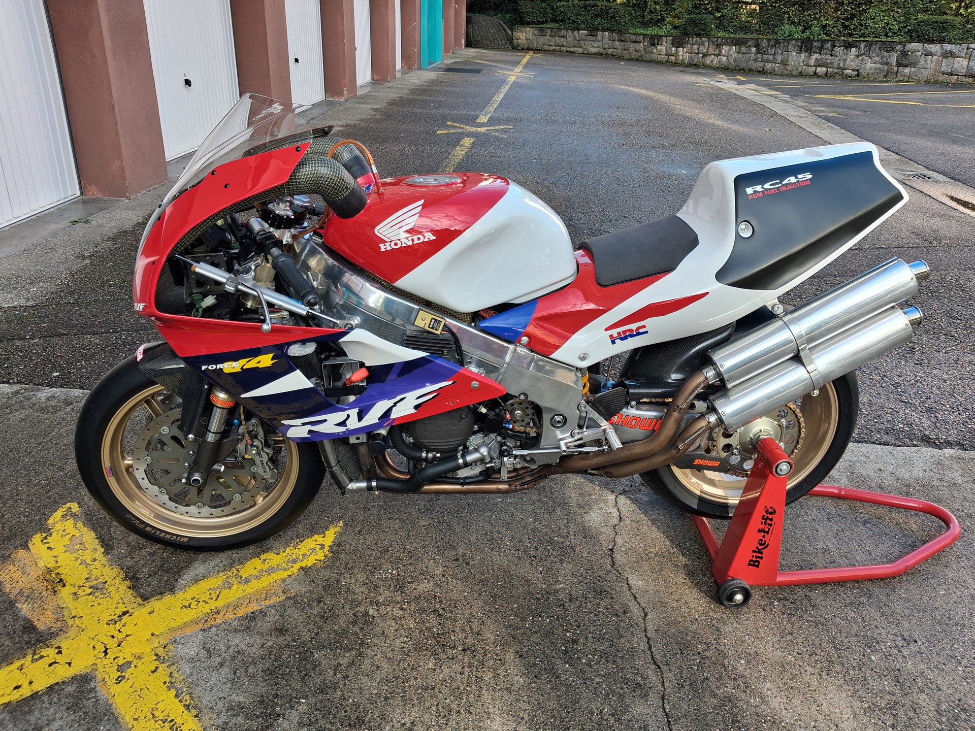 HONDA RVF 750 RC45 Full SBK-image-1
