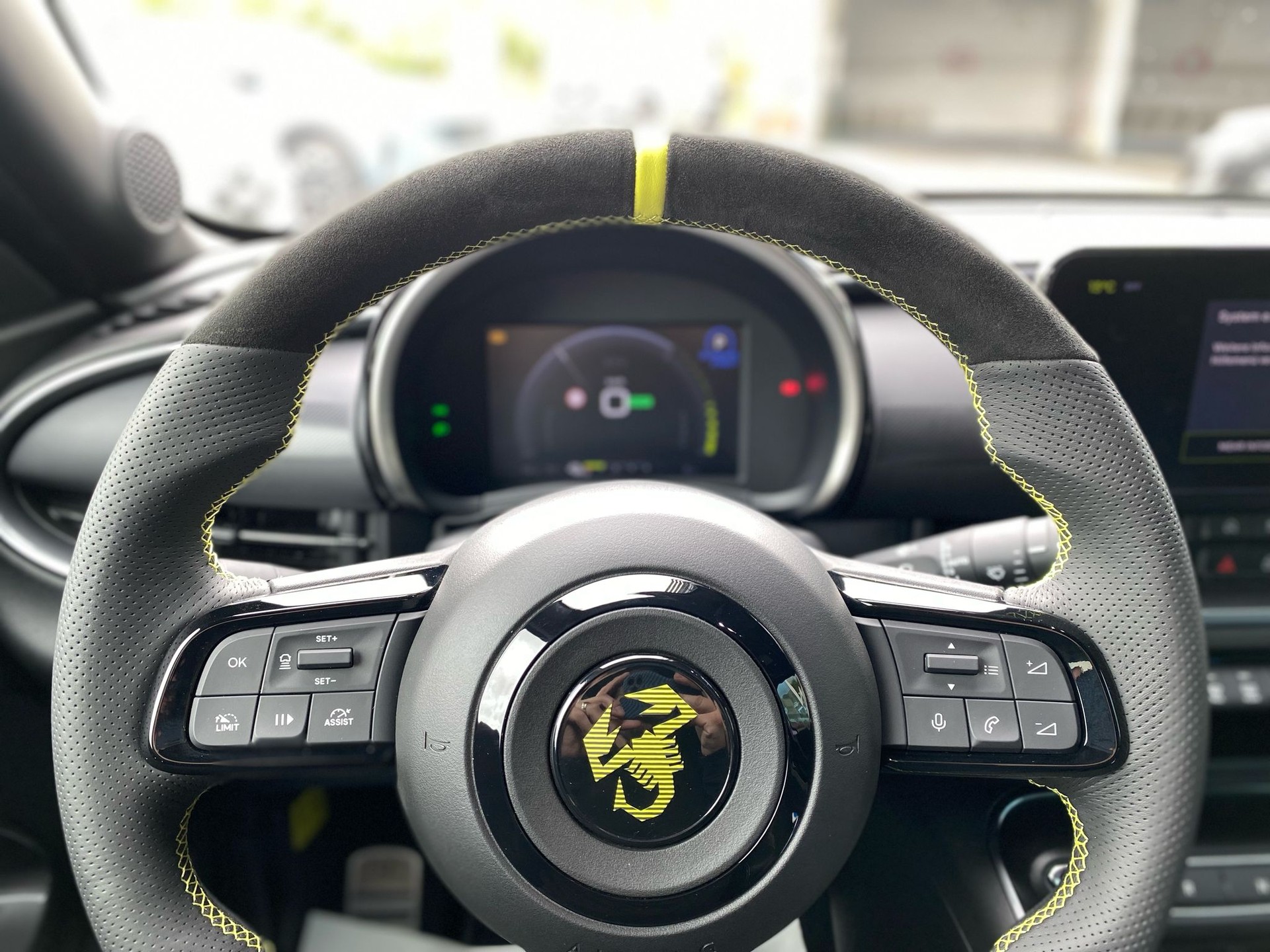 FIAT Abarth 600e Scorpionissima-image-9