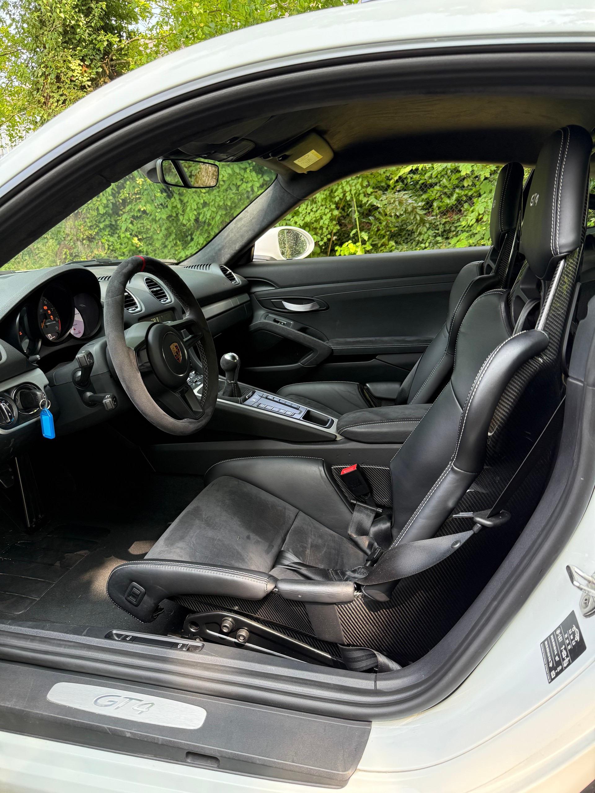 PORSCHE 718 Cayman GT4-image-11