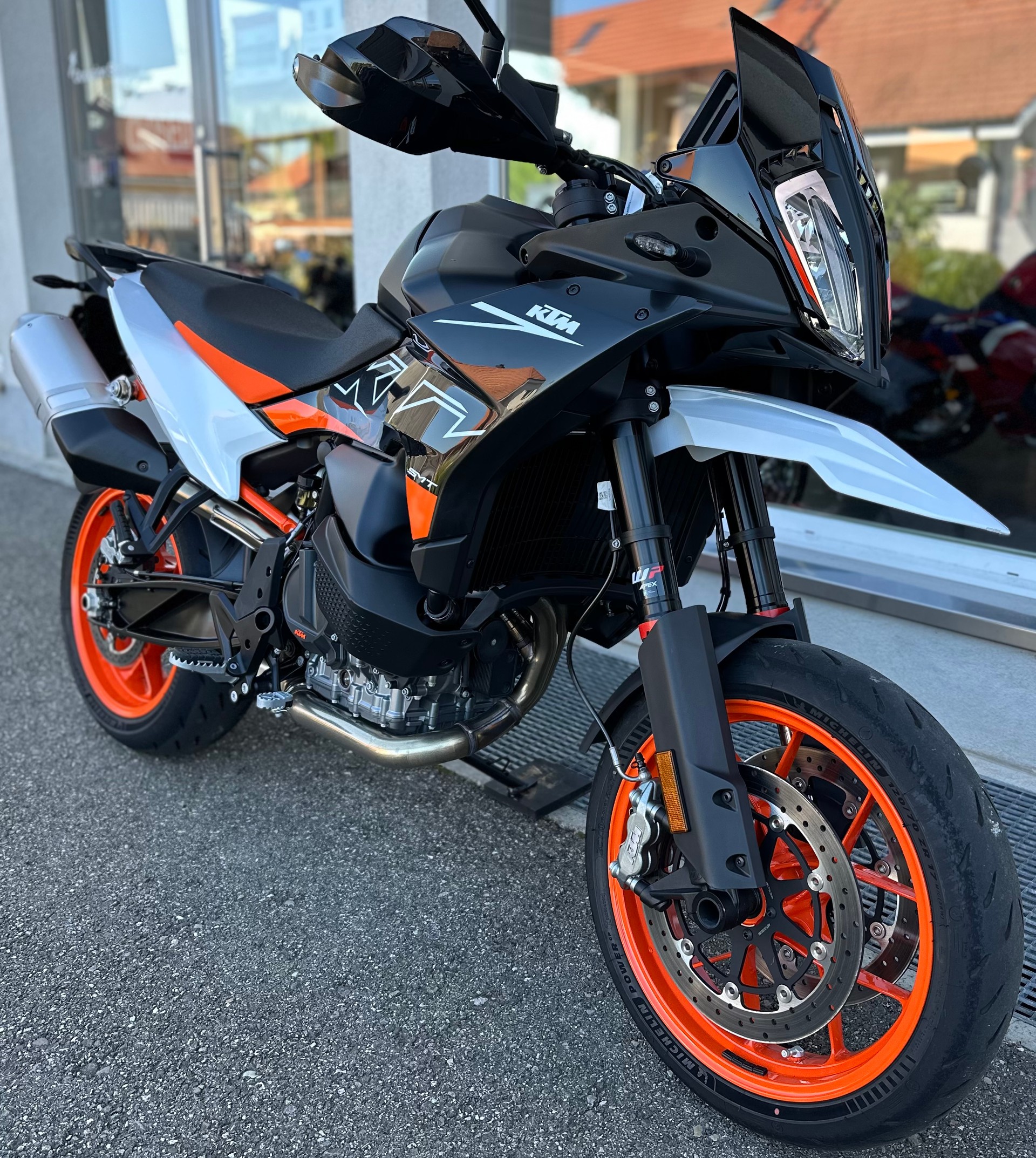 KTM 890 SMT-image-2