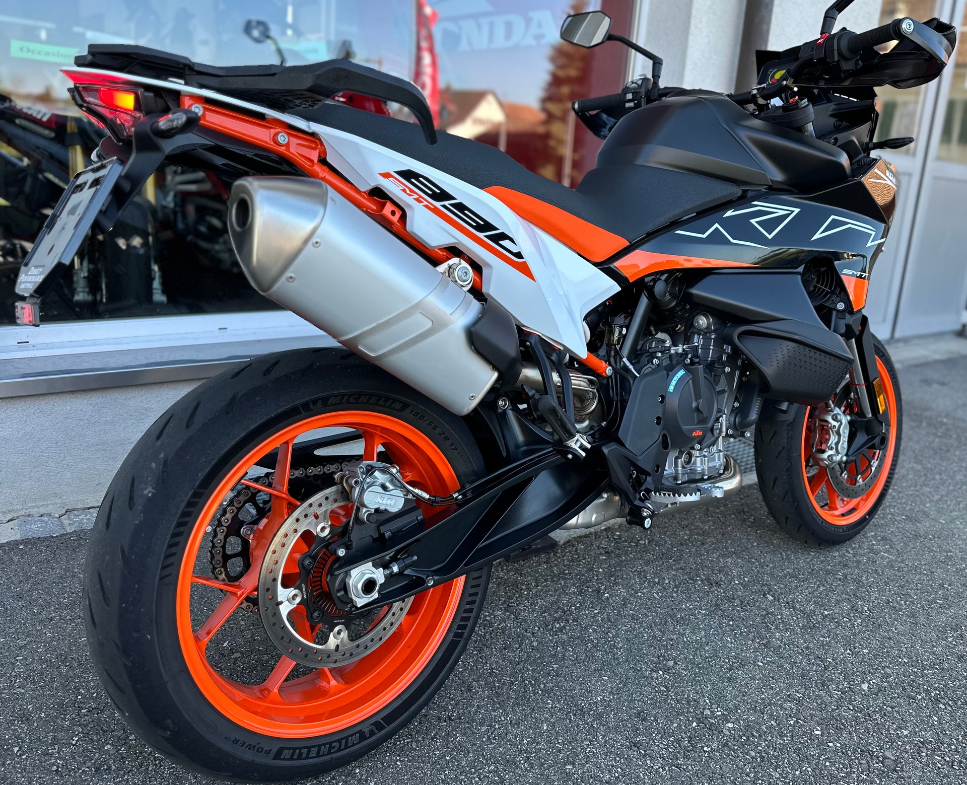 KTM 890 SMT-image-3