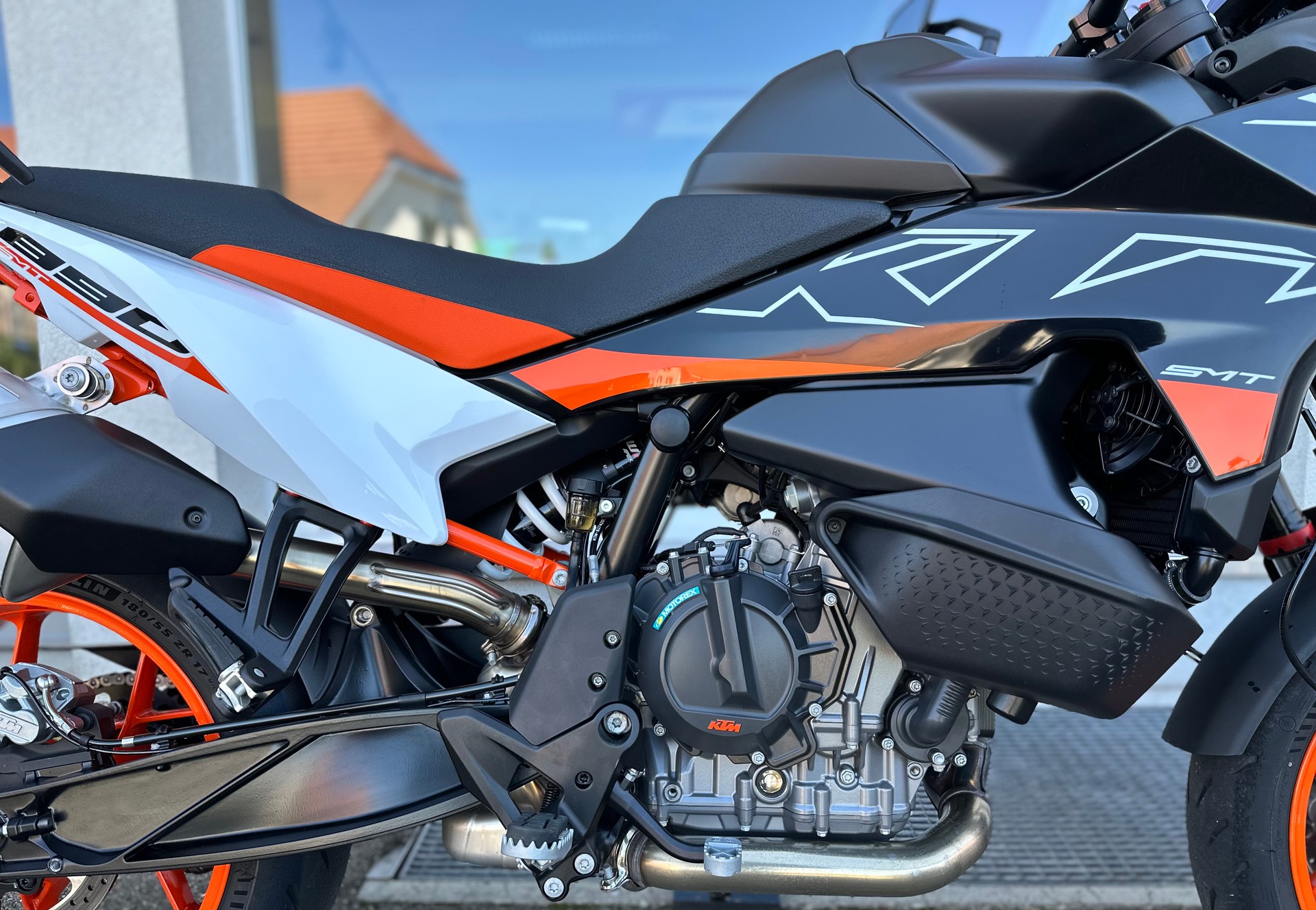 KTM 890 SMT-image-6