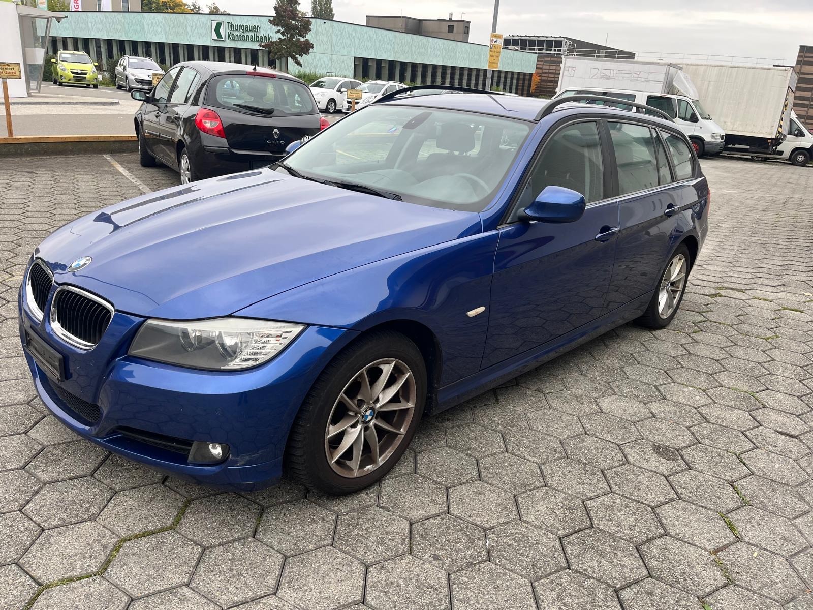 BMW 318d Touring-image-4