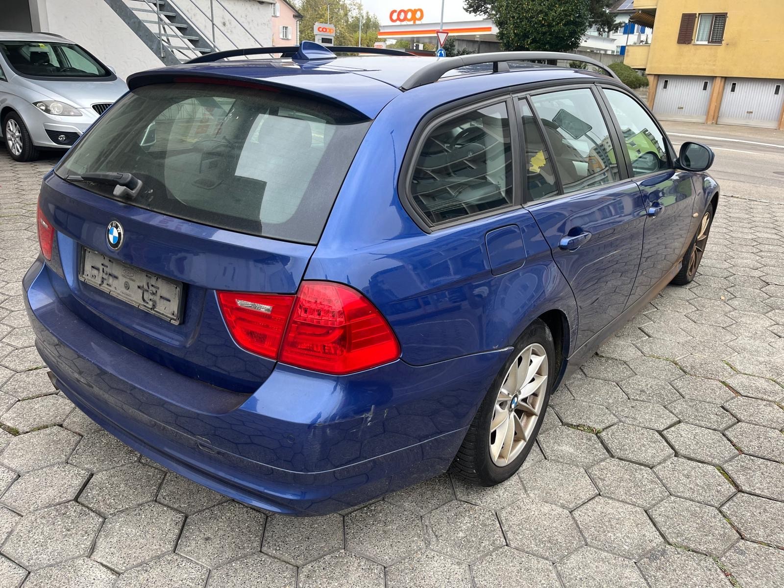 BMW 318d Touring-image-5