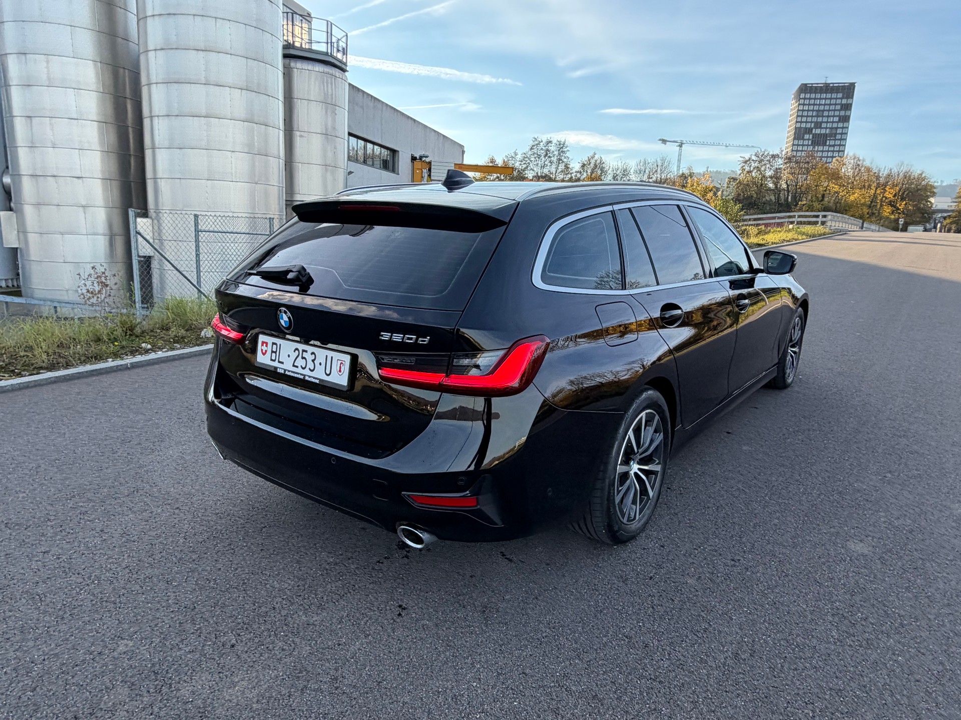 BMW 320d xDrive 48V Touring Sport Line Steptronic-image-5